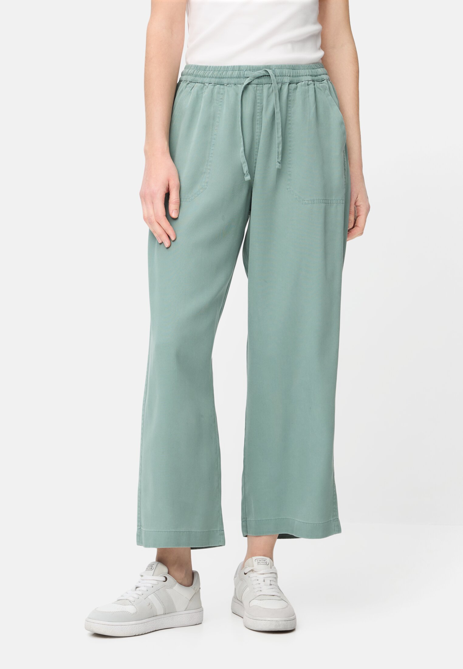 Vrouwen Culotte met trekkoord Jadeblauw gedragen voor