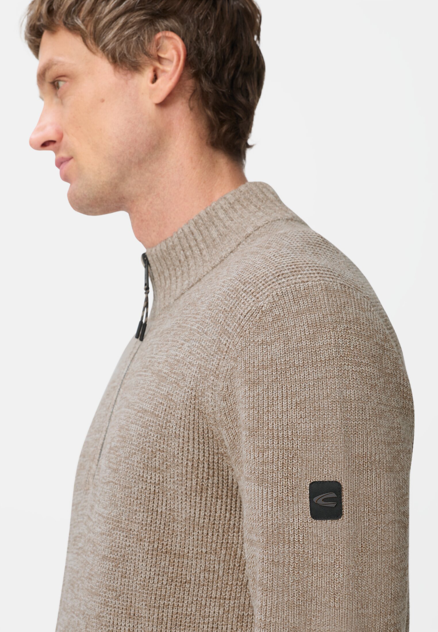 Heren Gebreide trui in gemêleerde look Beige gedragen detail dichtbij