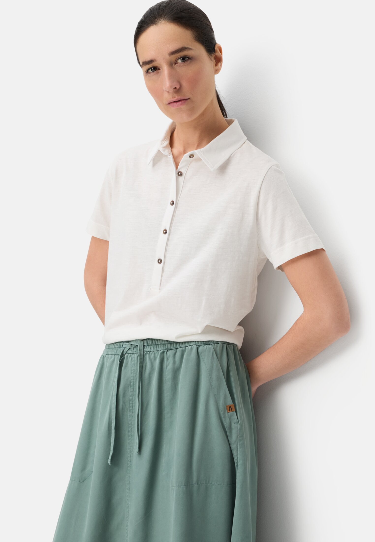 Women Polo shirt with button placket Milk White worn emotional