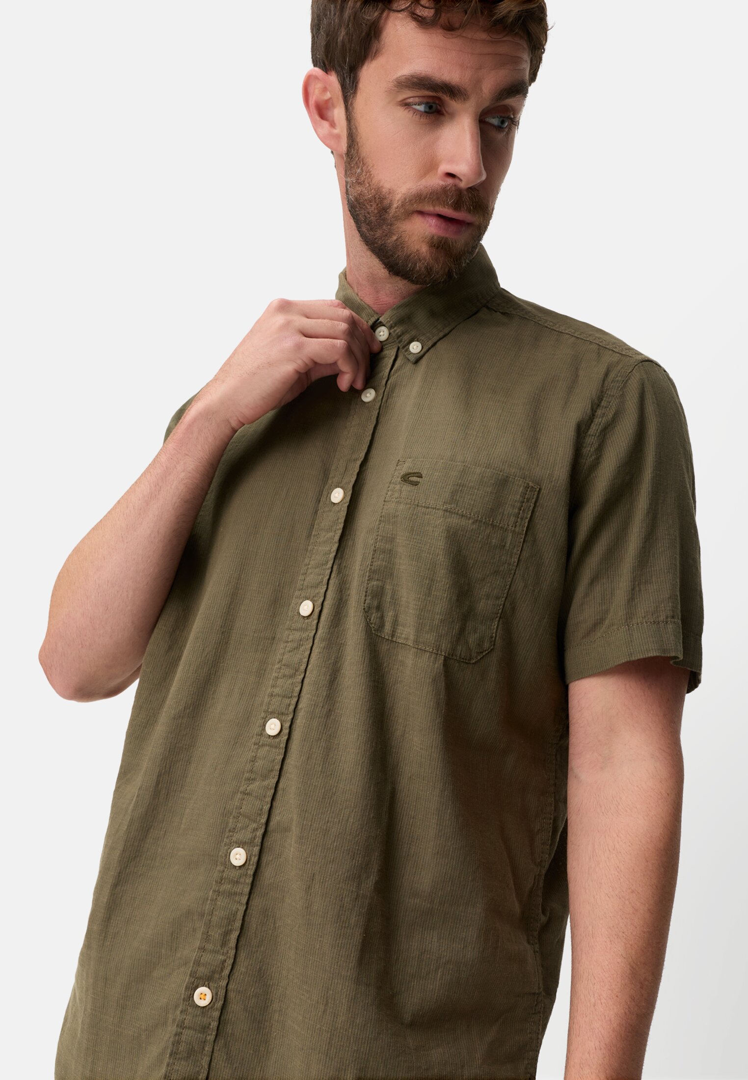 Men Short-sleeve shirt with contrast details Olive Green worn emotional