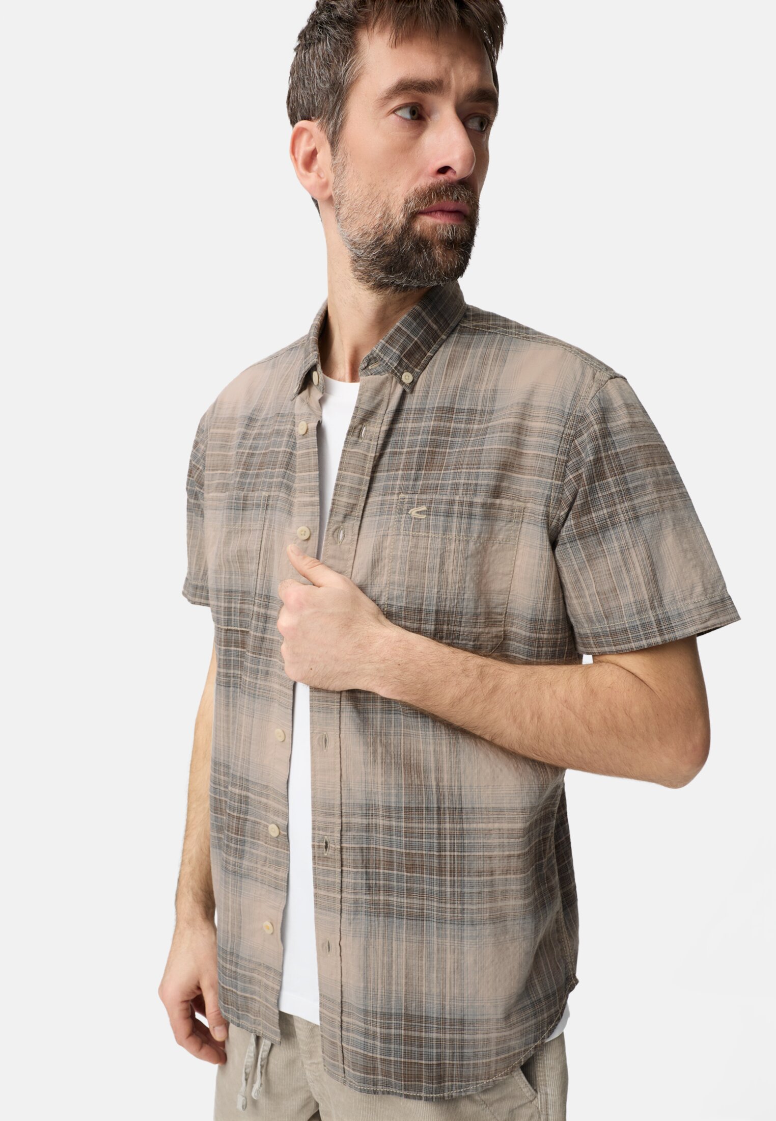 Heren Korte mouwen shirt met borstzakken Slibbruin gedragen emotional