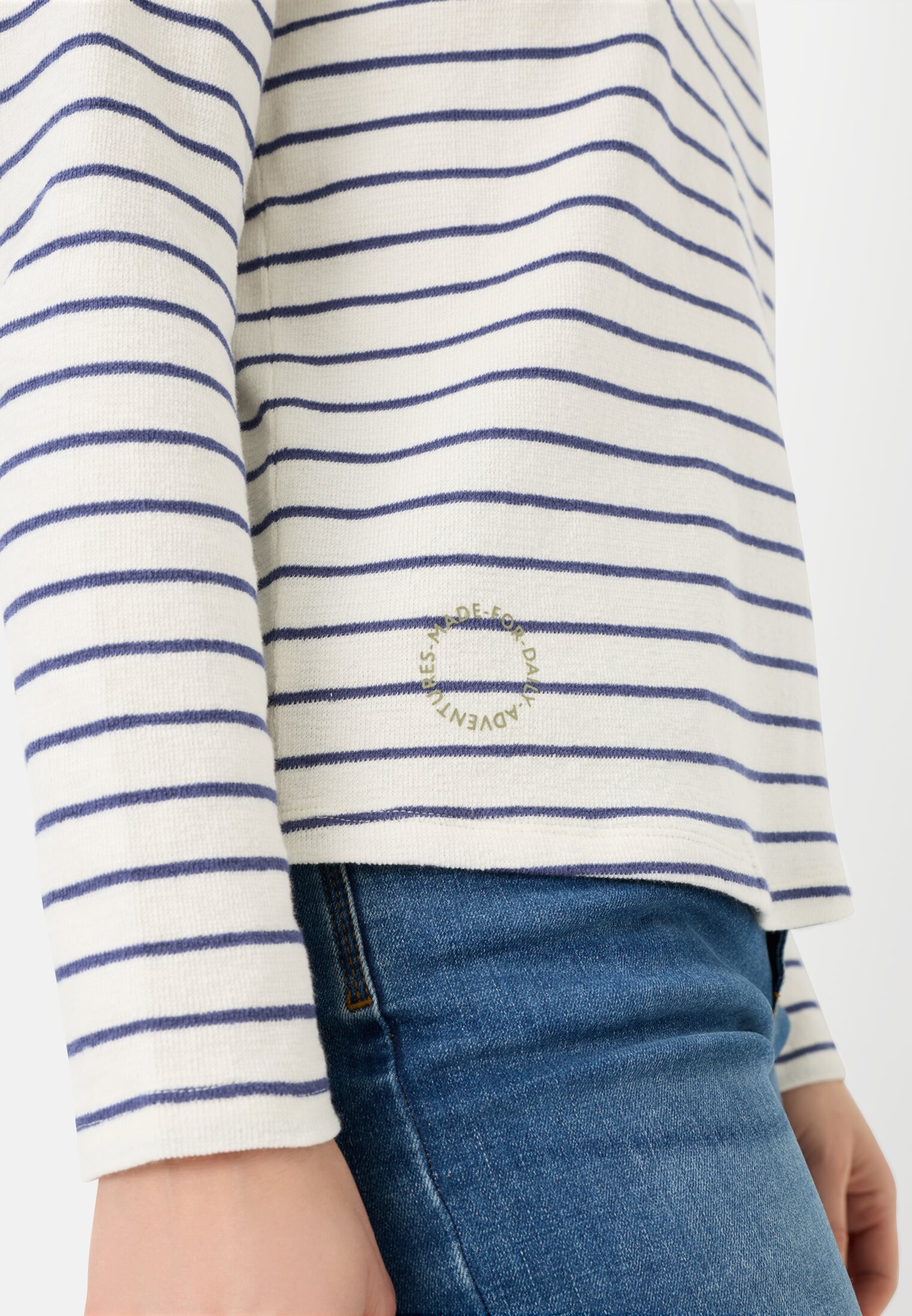 Women Long sleeve T-shirt made of pure cotton Indigo Blue worn detail close