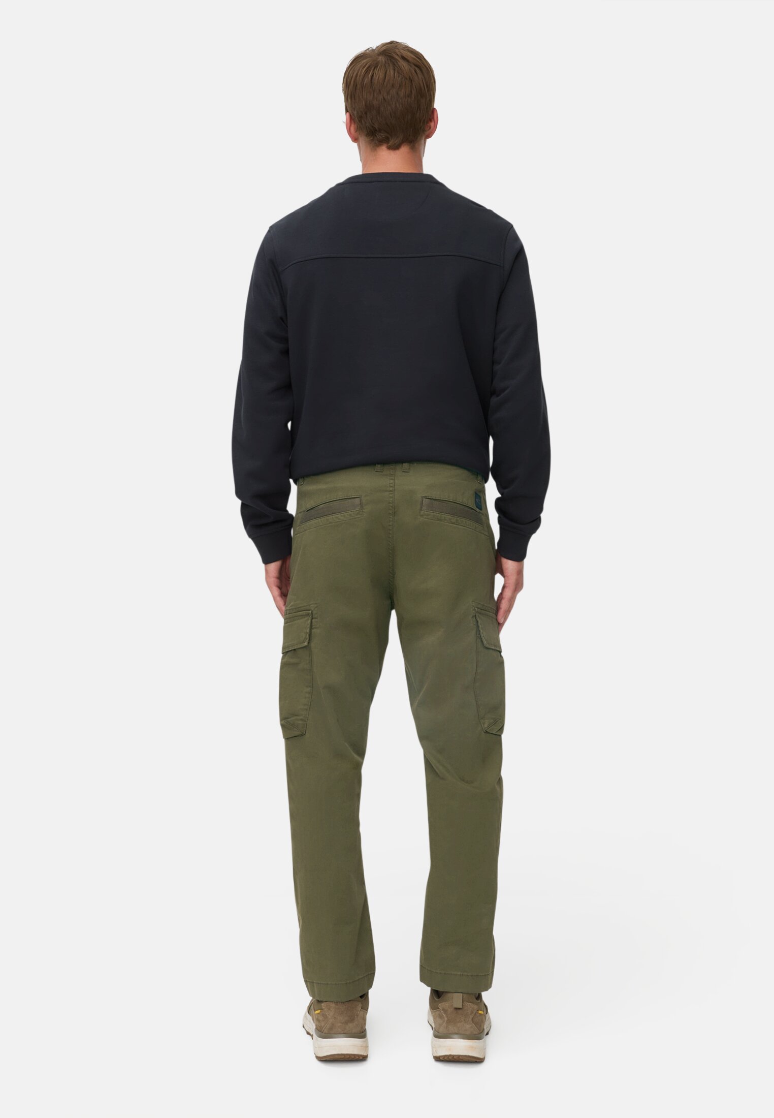 Men Cargo Regular Fit pants made of cottonmix Forest green worn back