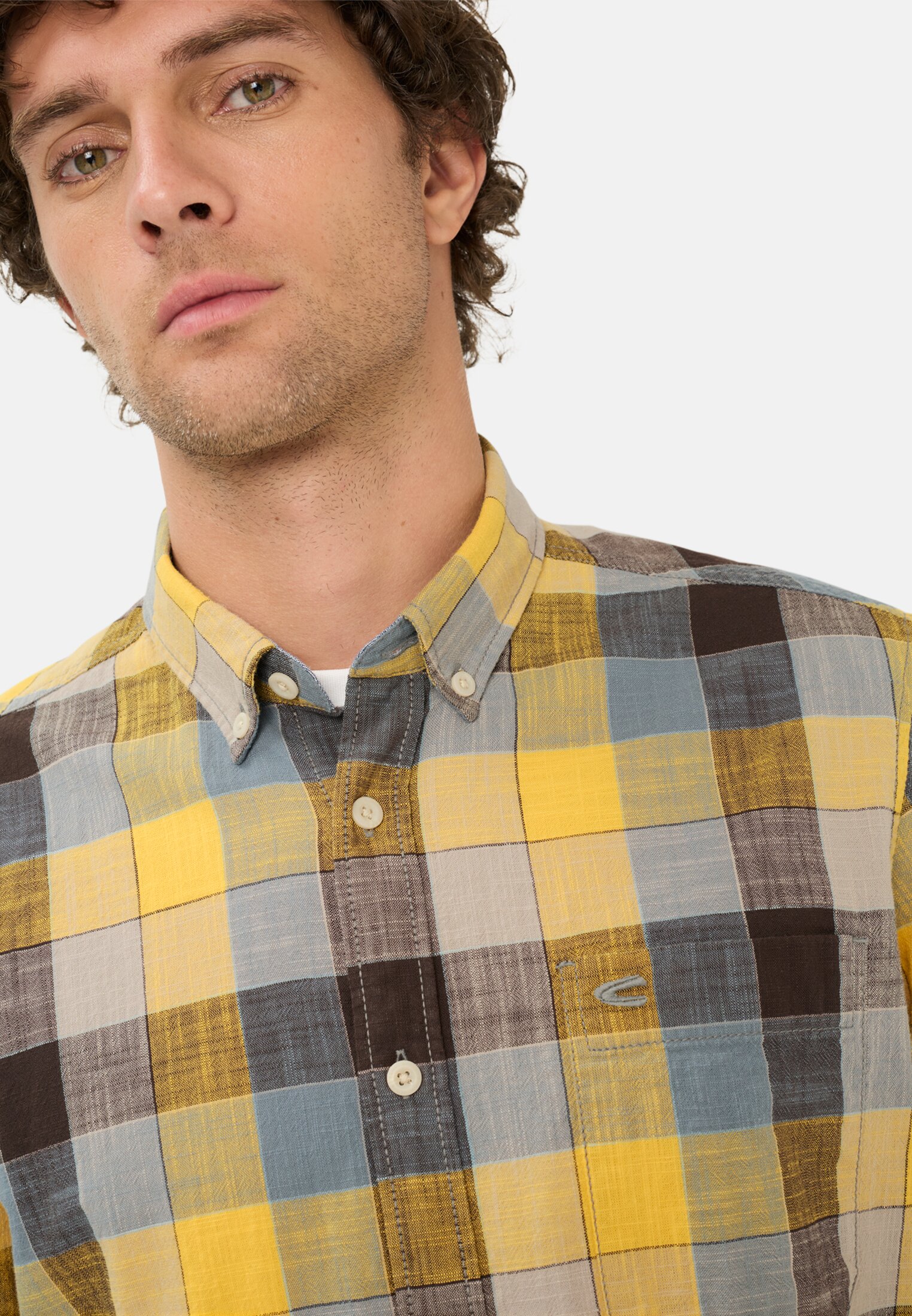 Heren Geruit overhemd van puur katoen Zonnegeel gedragen detail dichtbij