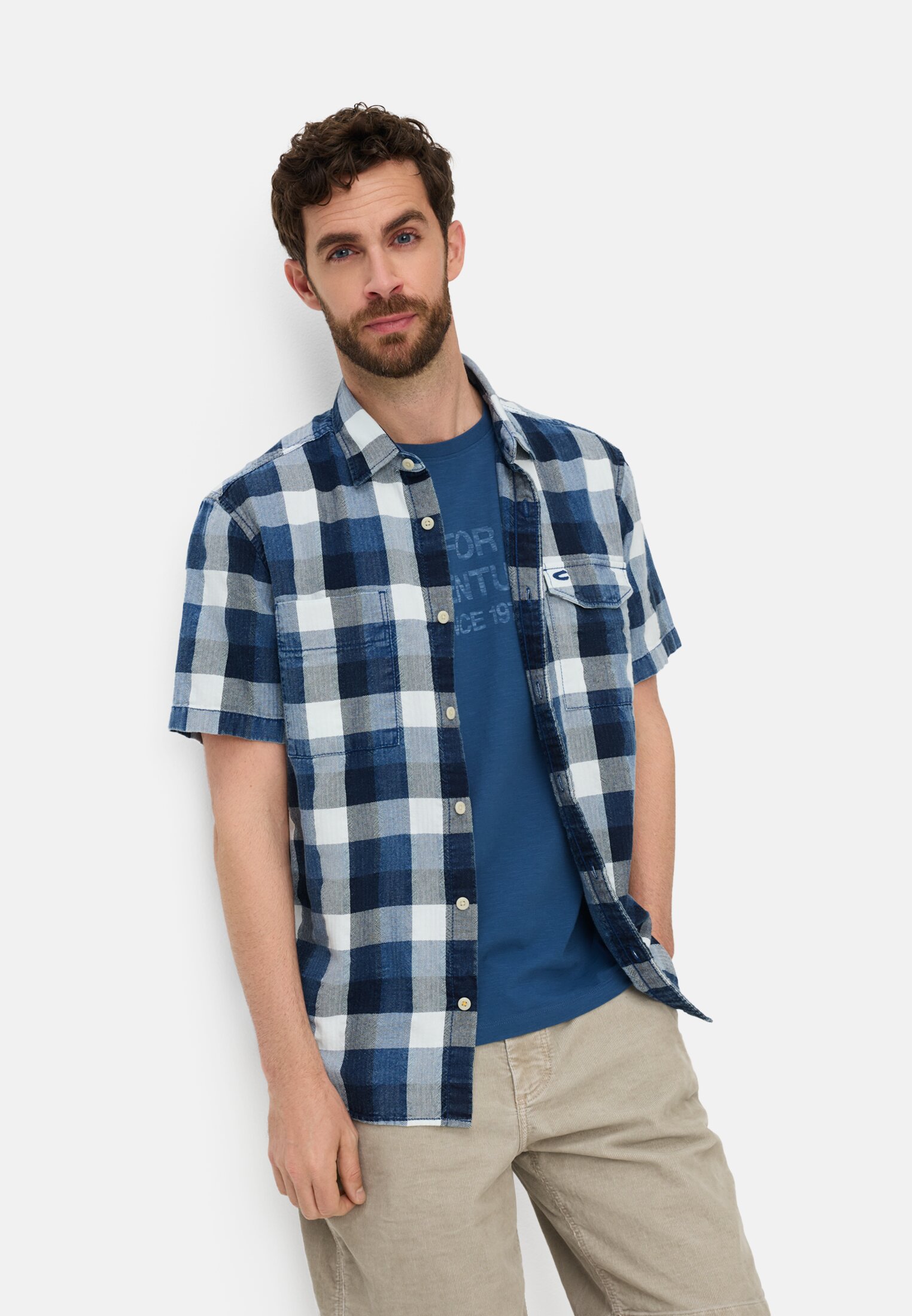 Herren T-Shirt mit reflektierenden Details Indigoblau getragen emotional