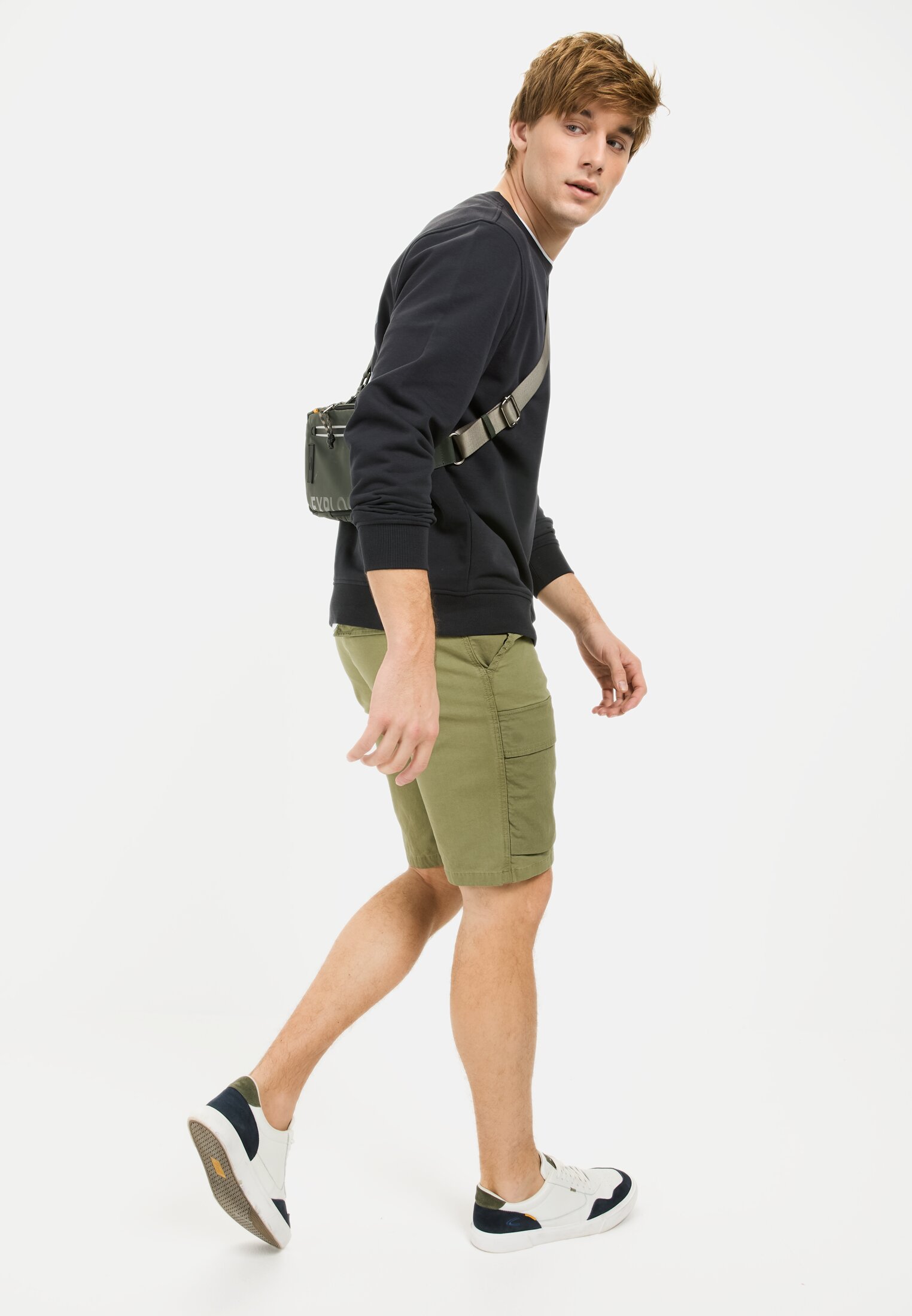 Men Cargo shorts with ripstop contrast Dark Green worn emotional