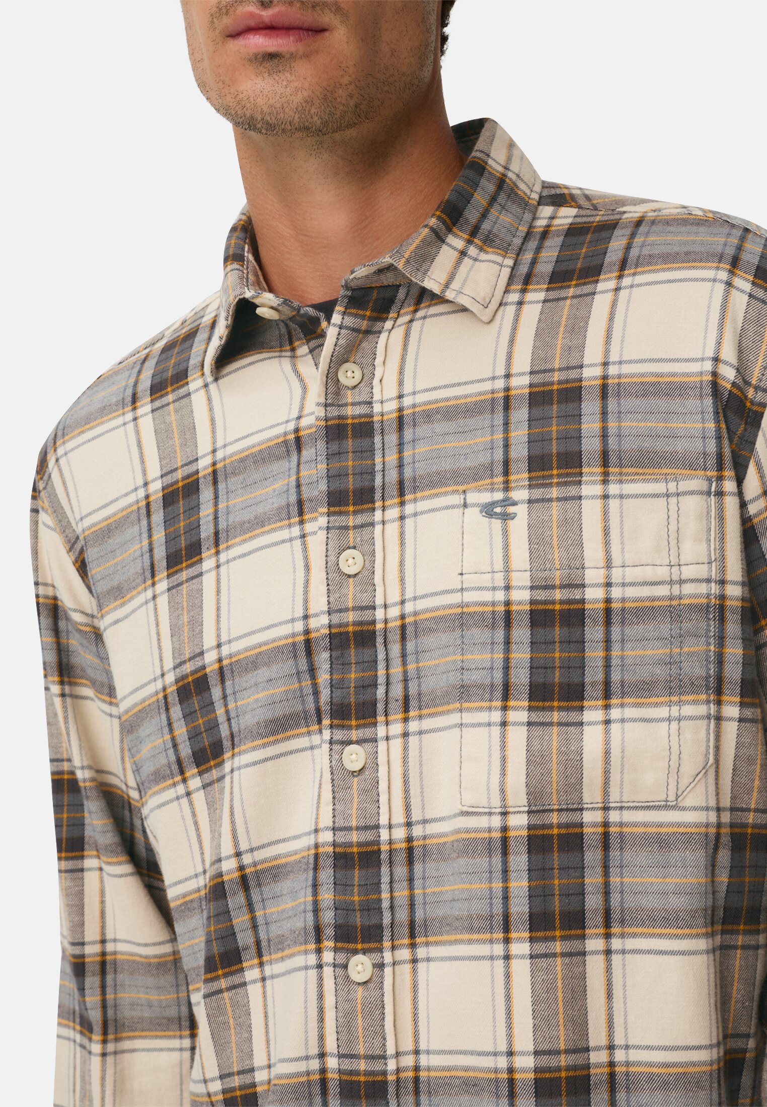Herren fleXXXactive® Langarmhemd aus leichtem Flanell Hafer getragen detailliert nah