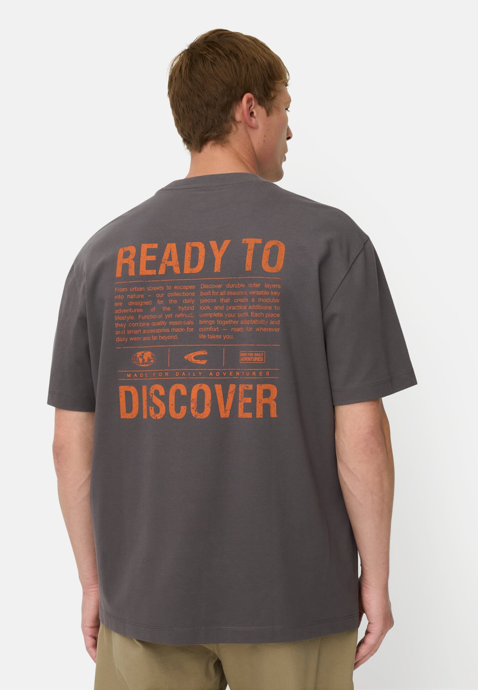 Heren T-shirt met rugprint in relaxed fit Grafietgrijs gedragen achter
