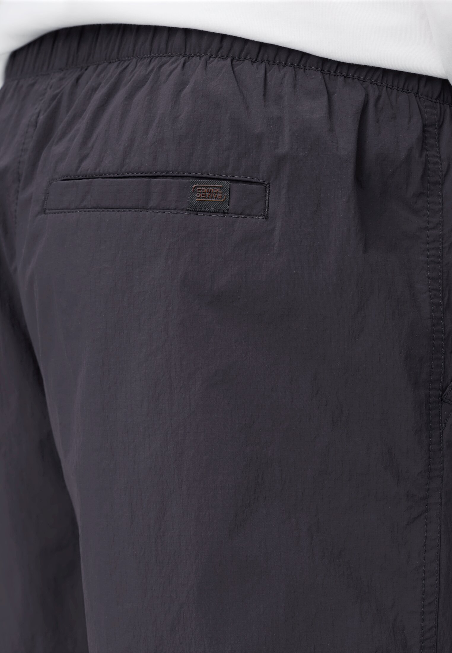 Herren Shorts mit Tunnelzug Dunkelblau getragen detailliert nah