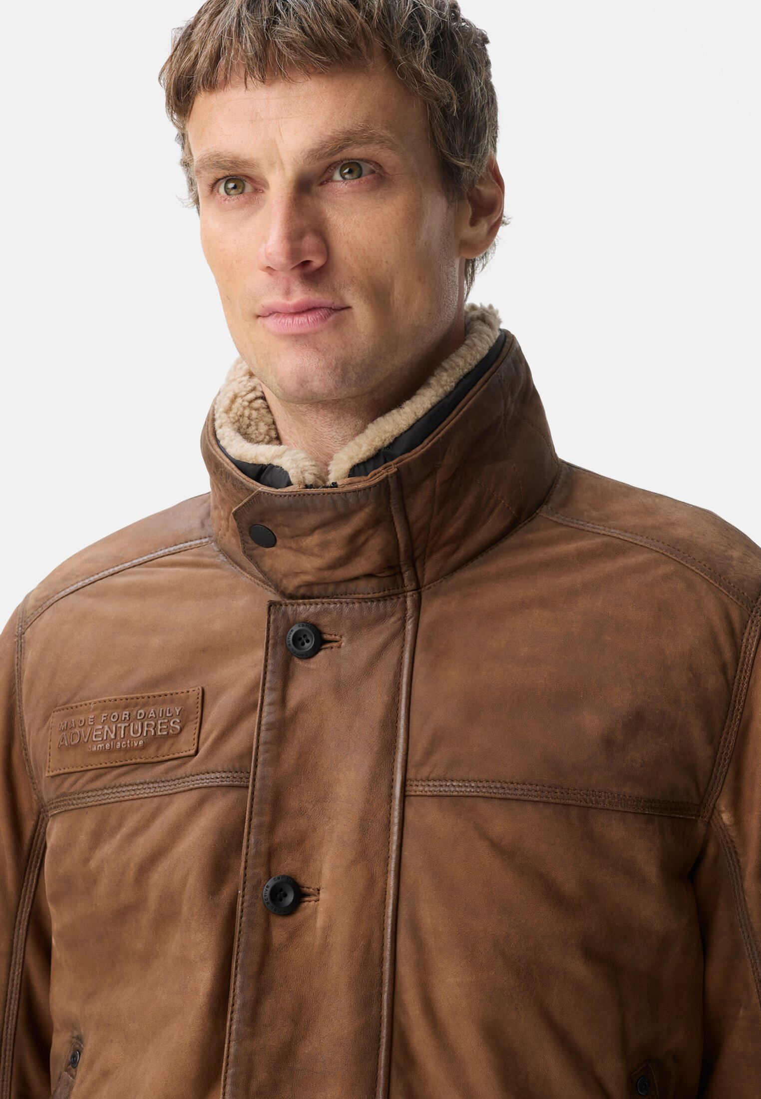 Herren Gefütterte Lederjacke mit zwei Innentaschen Braun getragen detailliert nah