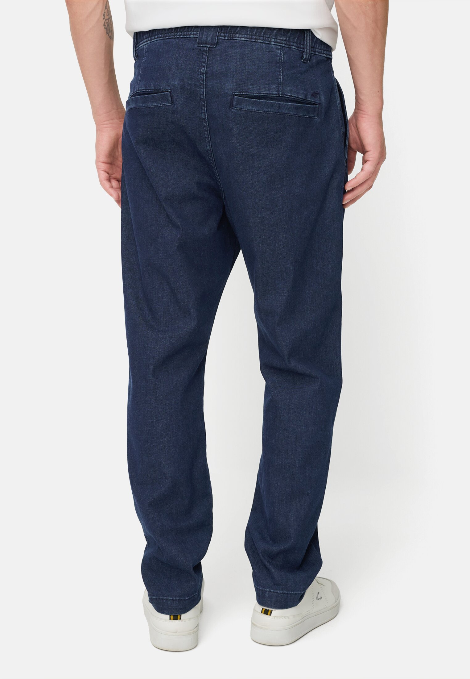Men Casual relaxed fit chino trousers with 2-way stretch worn back