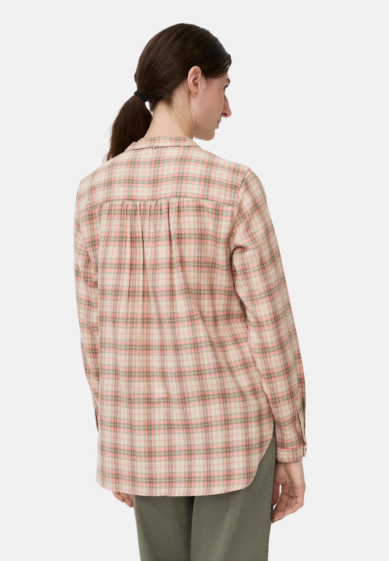 Damen Karobluse aus Baumwollmix Lilarosa getragen hinten