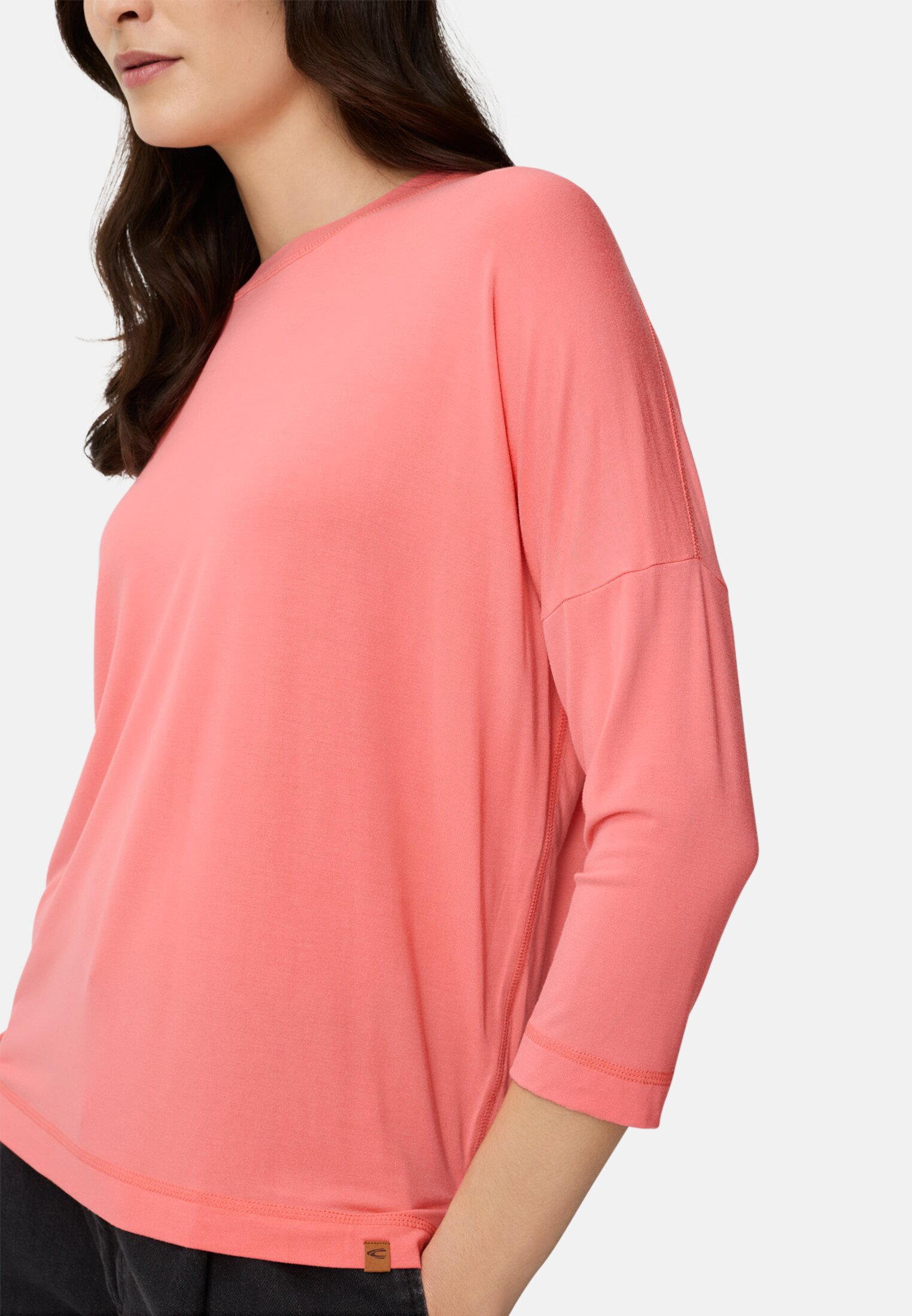 Damen Langarmshirt mit Rundhalsausschnitt Beere getragen detailliert nah