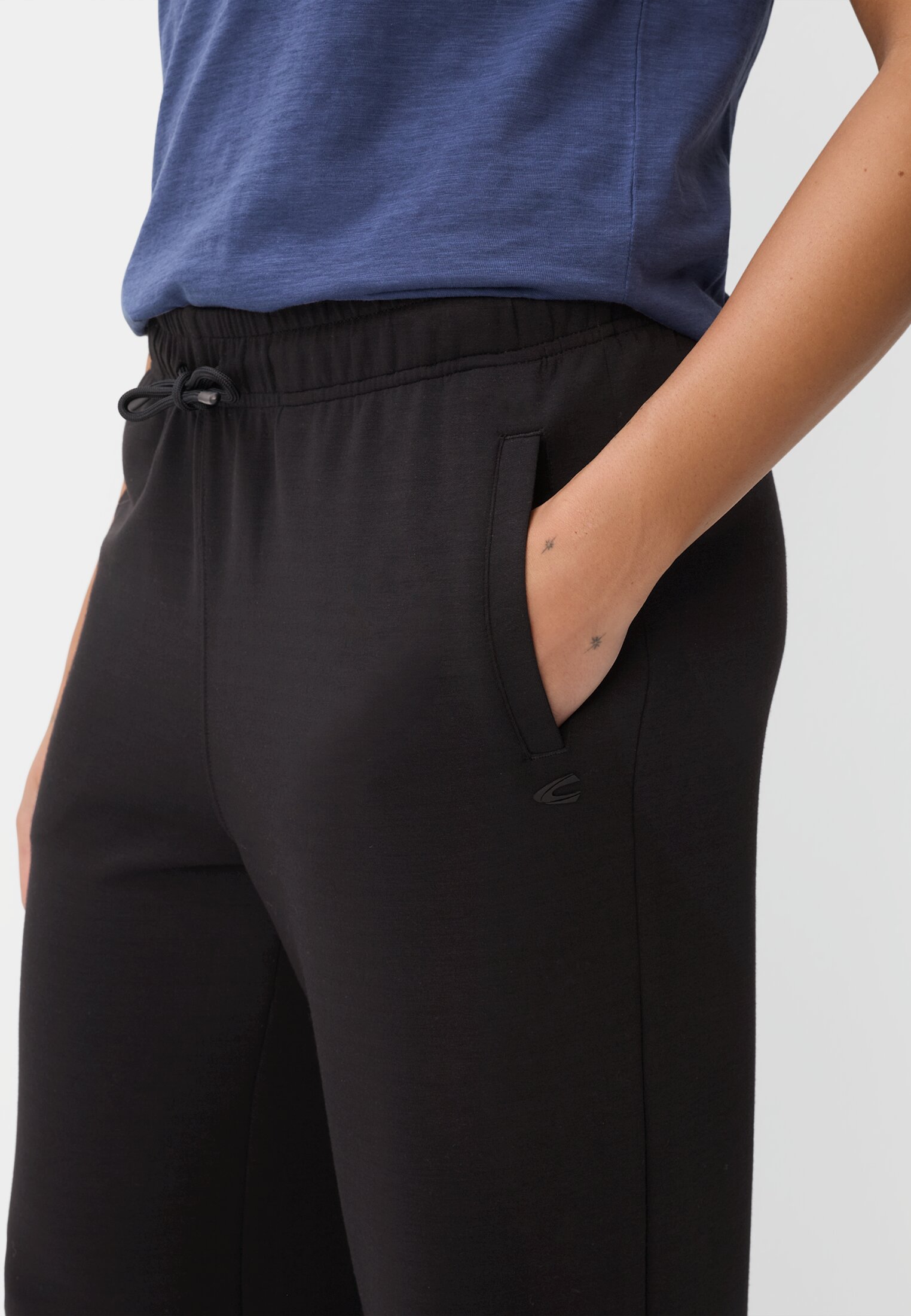 Women Casual trousers with adjustable waistband Black worn detail close
