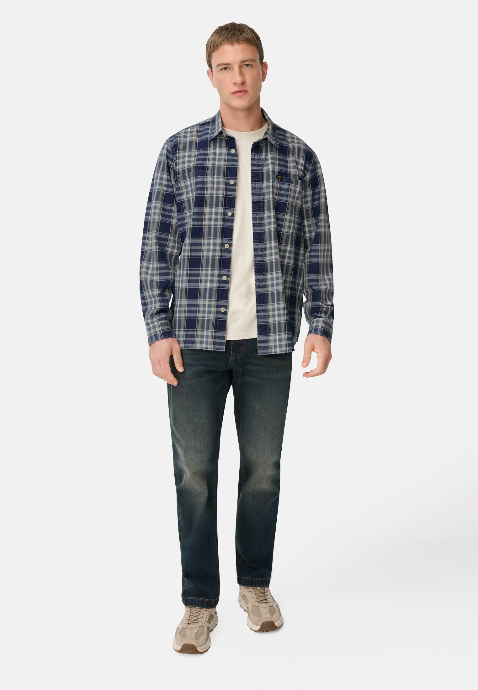Men Long-sleeved shirt with chest pockets Stone blue worn front full body