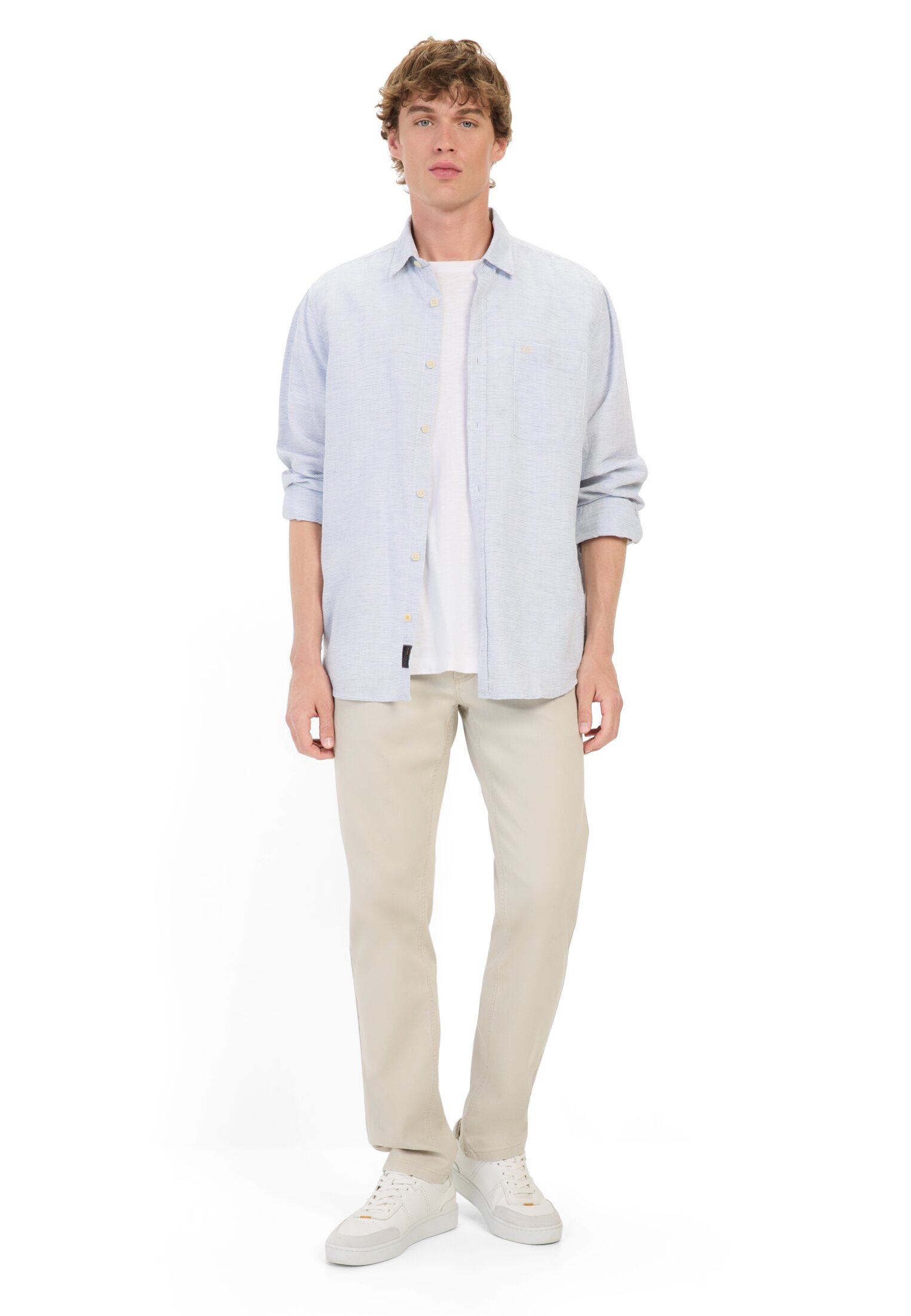 camelactive_Jeans_Beige_488R51-5F77-16_M3 Herren Regular Fit 5-Pocket Hose Beige getragen vorne Ganzkörper