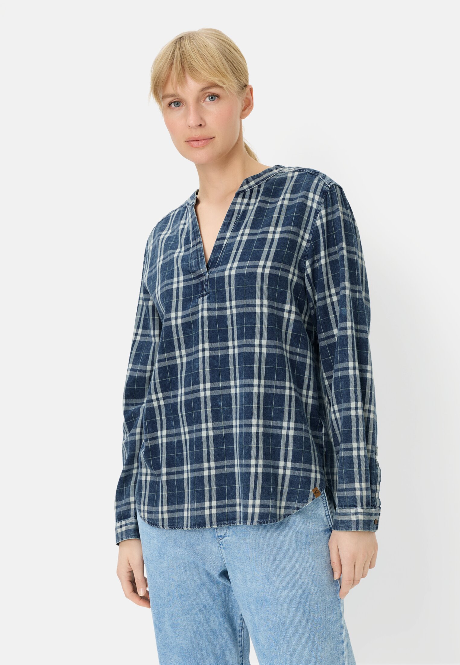 Damen Karobluse aus reiner Baumwolle Dunkelblau getragen vorn