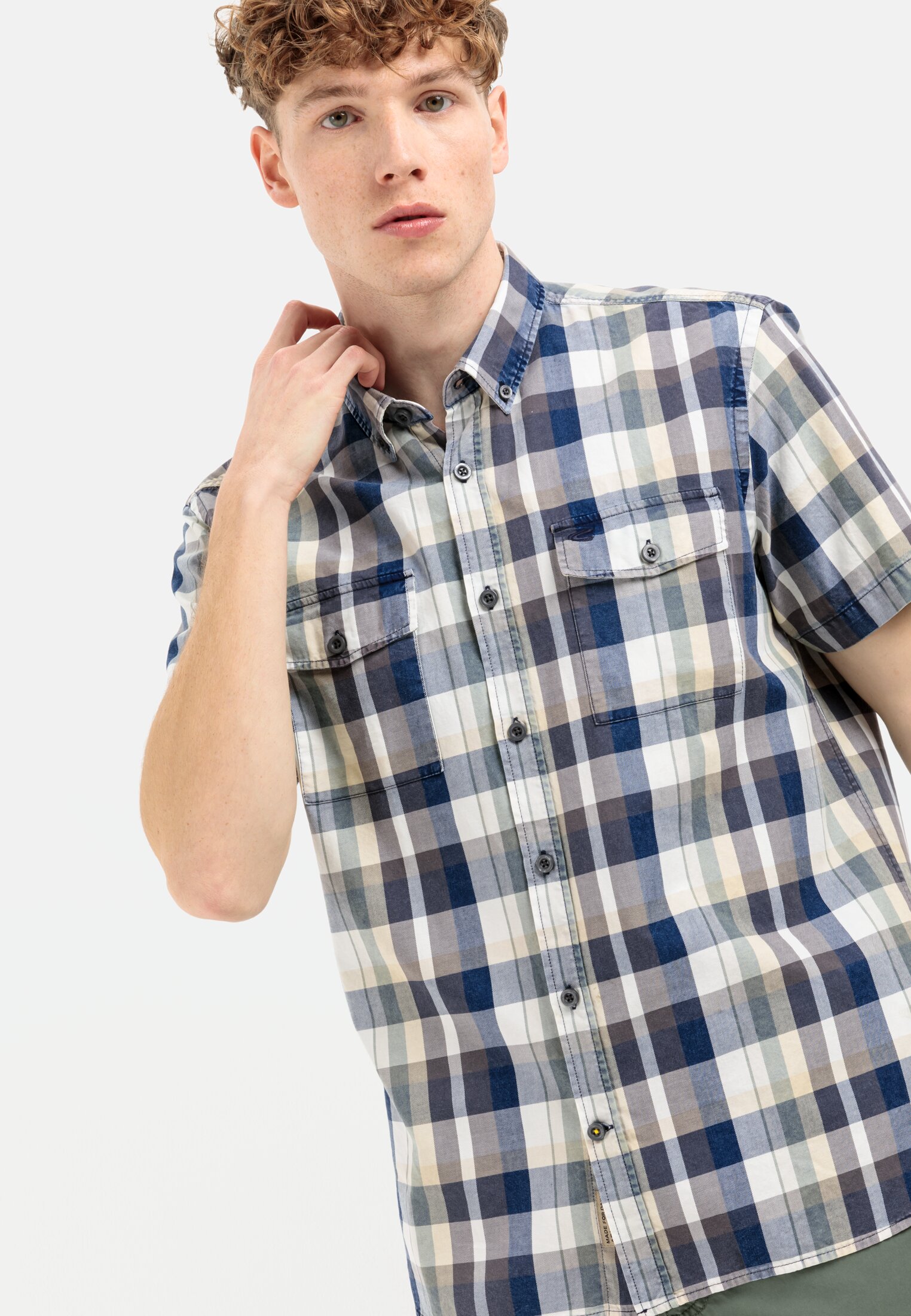 Men Short sleeve shirt with check pattern Grey-Blue worn emotional