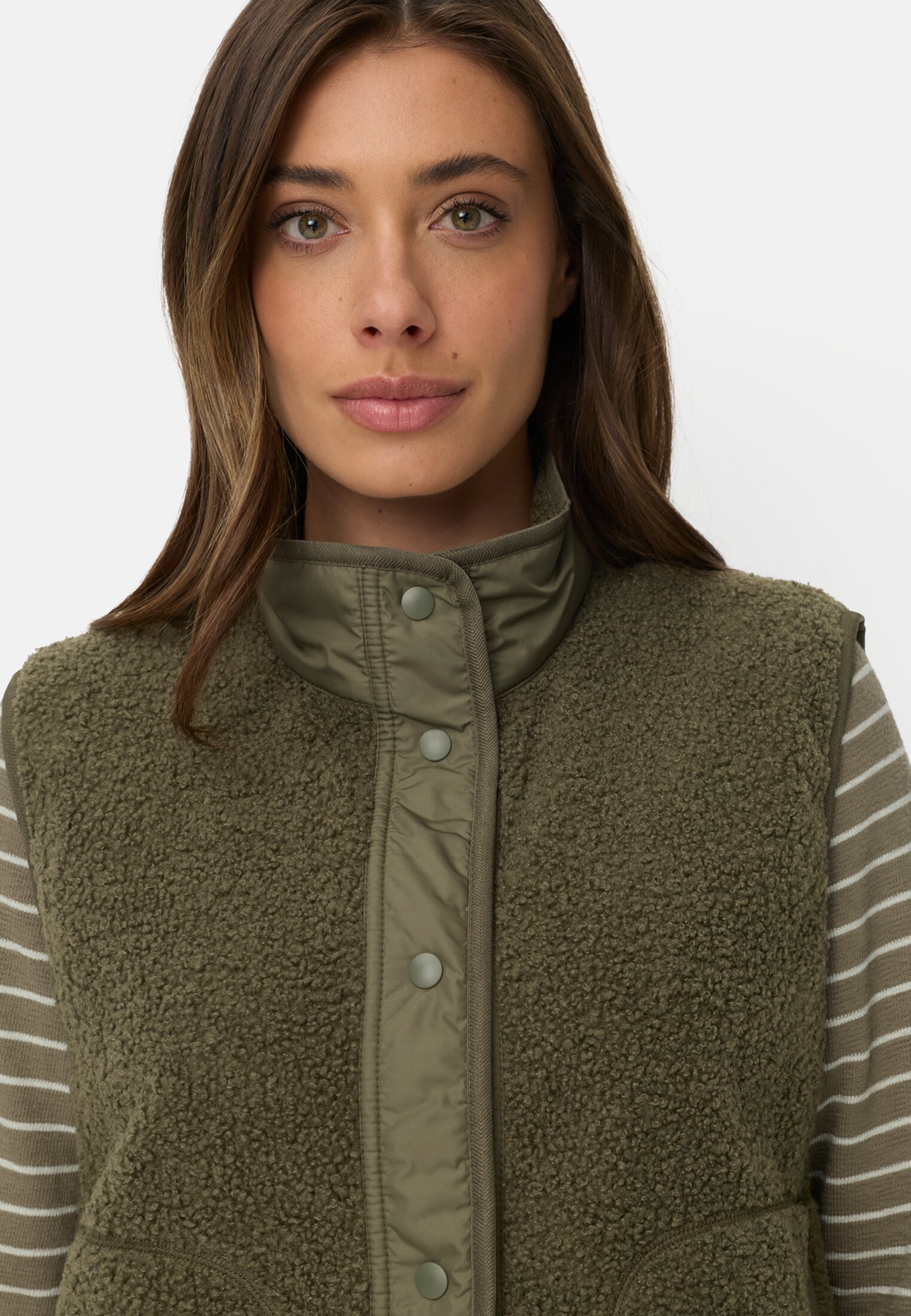 Women Short vest with reflective details Dark green worn detail close