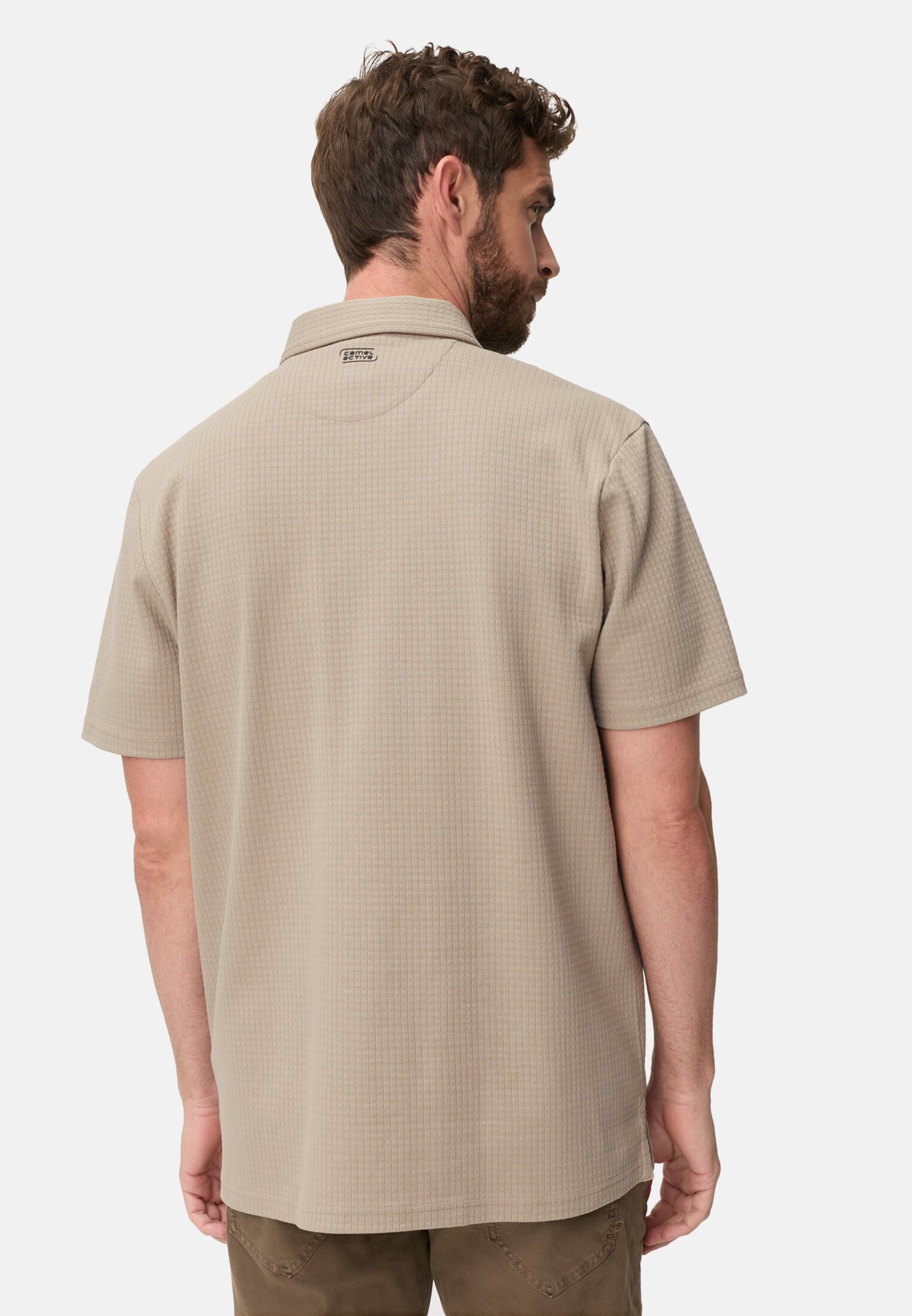 Heren Korte mouwen overhemd met borstzak Beige gedragen achter