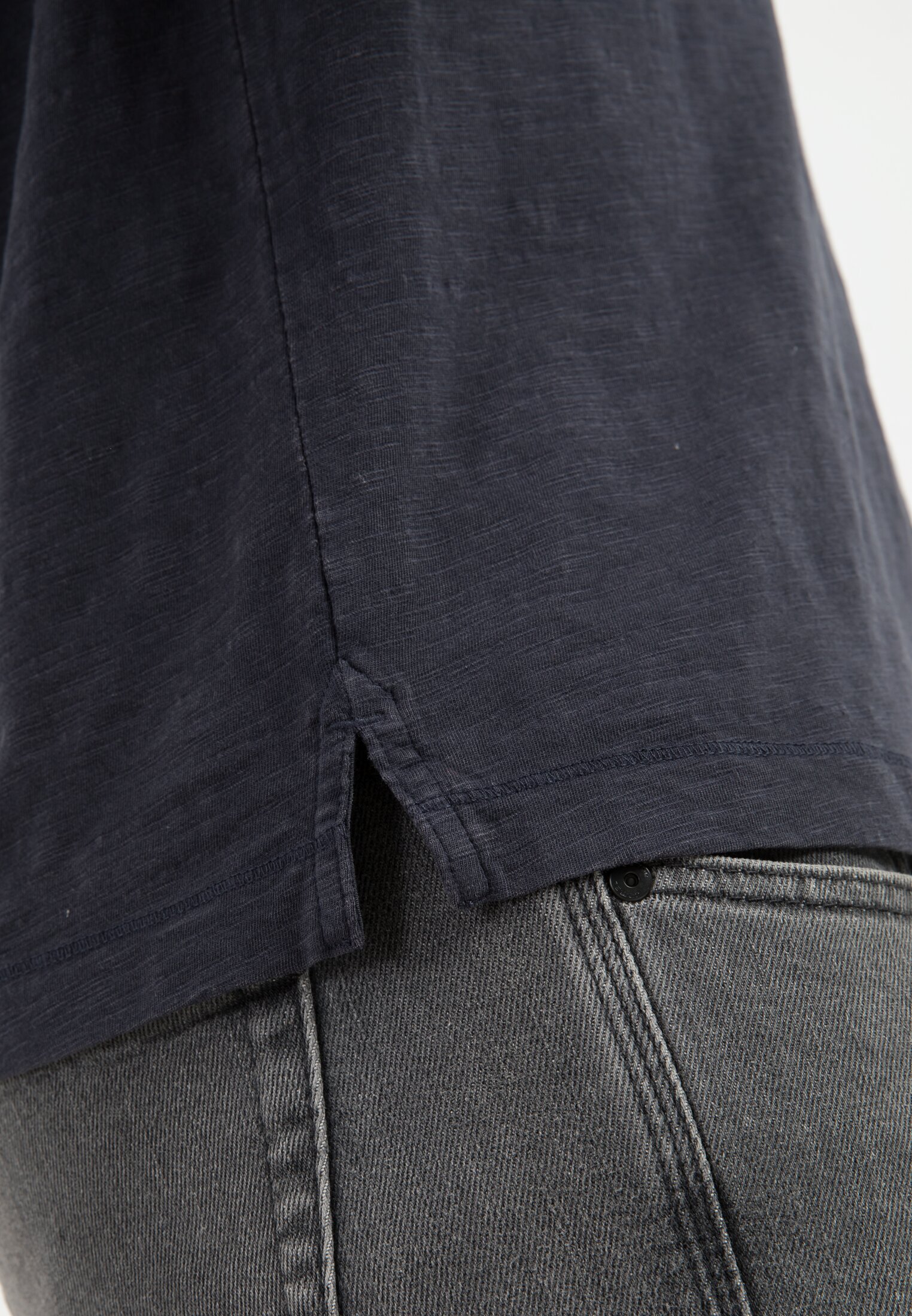 Men Henley shirt with short sleeves made of pure cotton. Dark Blue worn detail close