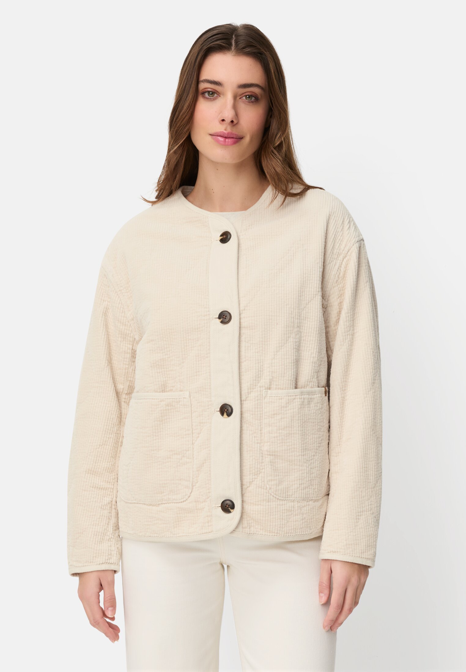 Damen Gefütterter Cordblazer mit Wattierung Perlweiß getragen vorn