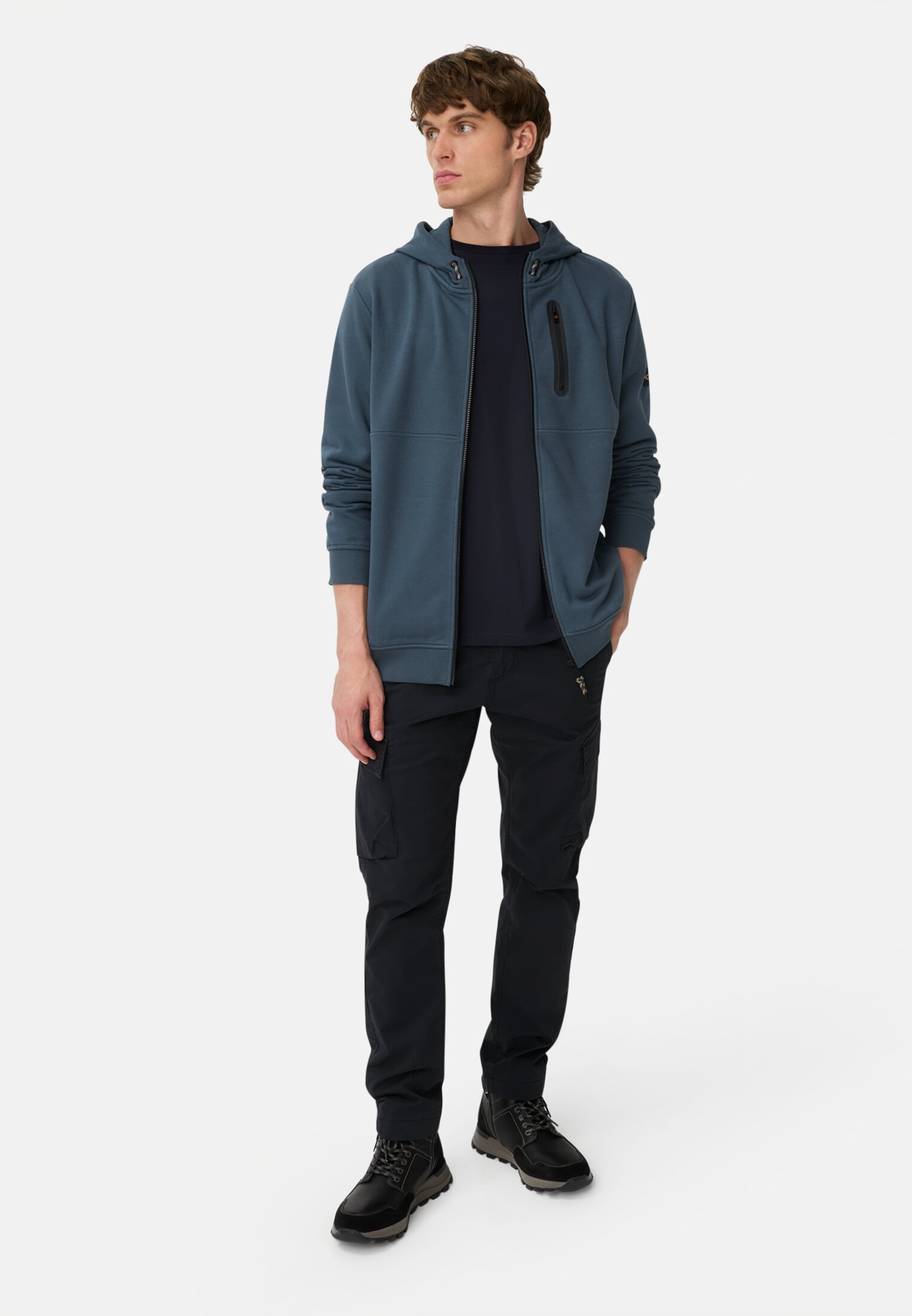 Herren Sweatjacke mit Kapuze Tintenblau getragen vorne Ganzkörper