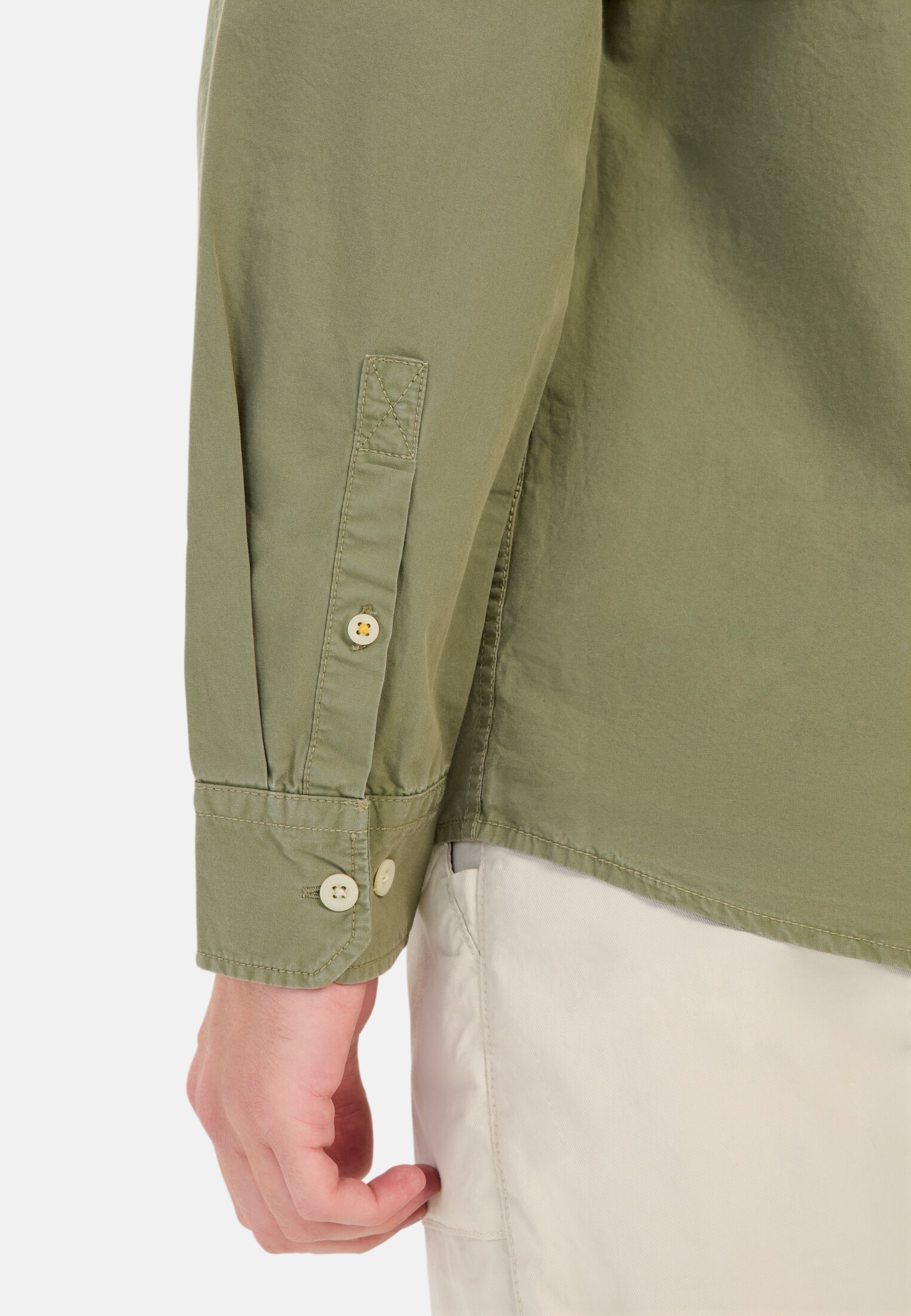camelactive_Langarmshirt_Dusty_Khaki_409113-5S13-34_M5 Men Cotton shirt with chest pocket Green worn detail close