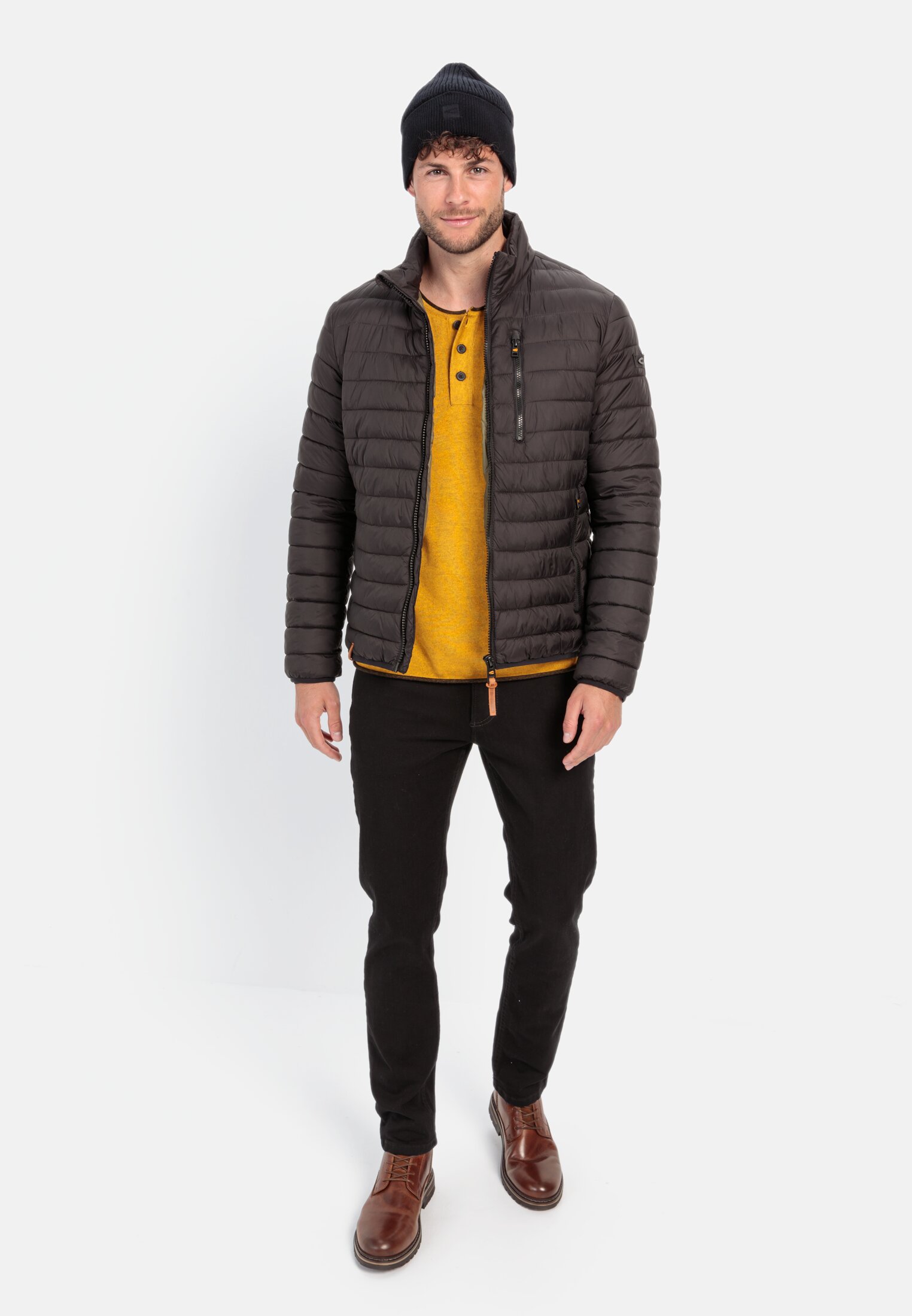 Men Downfree quilted jacket from recycled polyester Black worn front full body