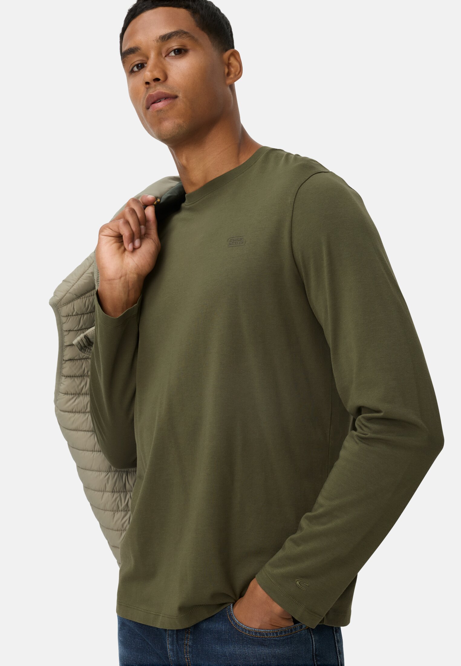 Heren fleXXXactive® shirt met lange mouwen gemaakt van een katoenmix Bosgroen gedragen emotional 