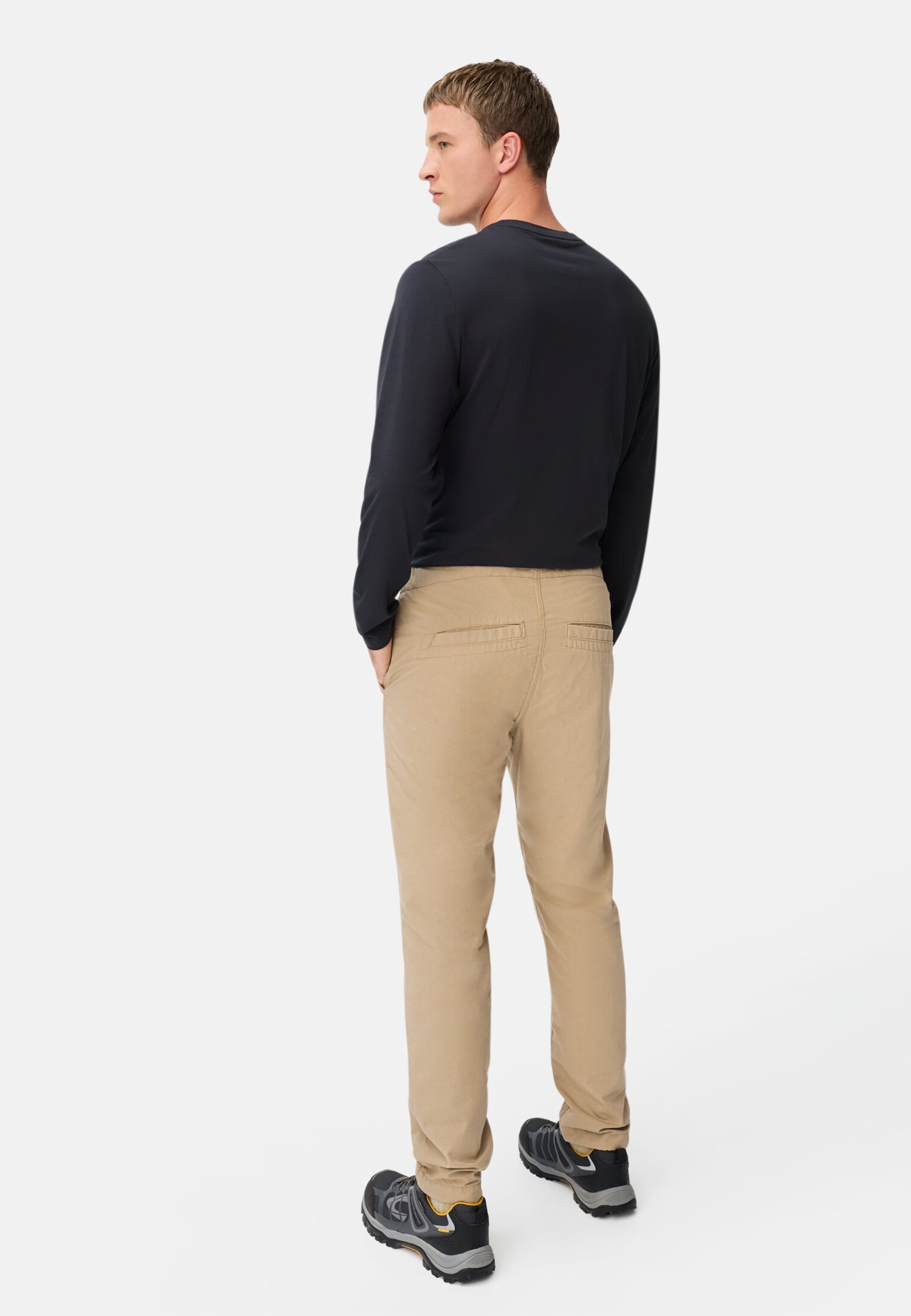 Herren Thermo Chino aus reiner Baumwolle mit Polyesterfutter Beige getragen hinten