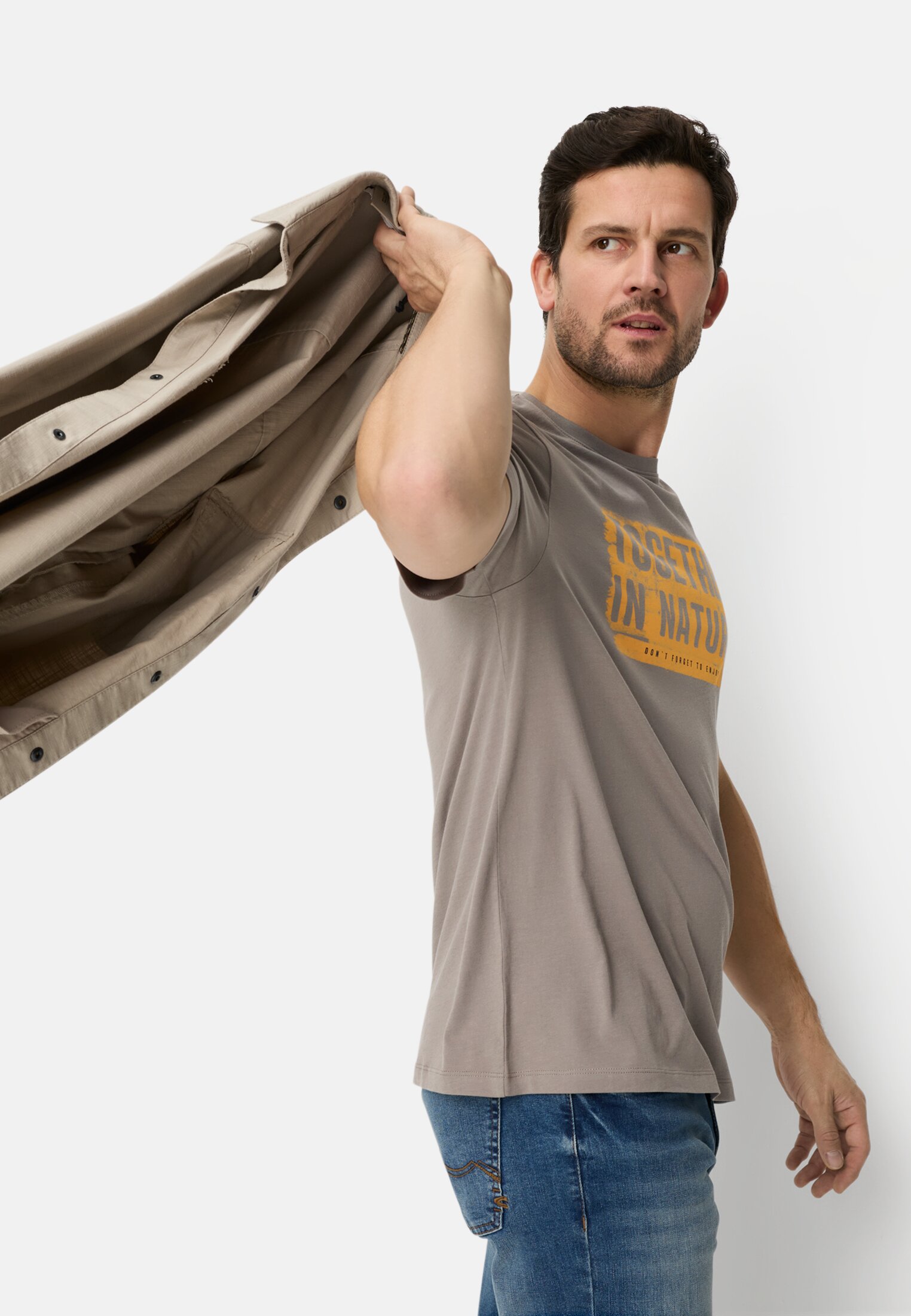 Heren T-shirt van puur katoen Bruin gedragen emotional