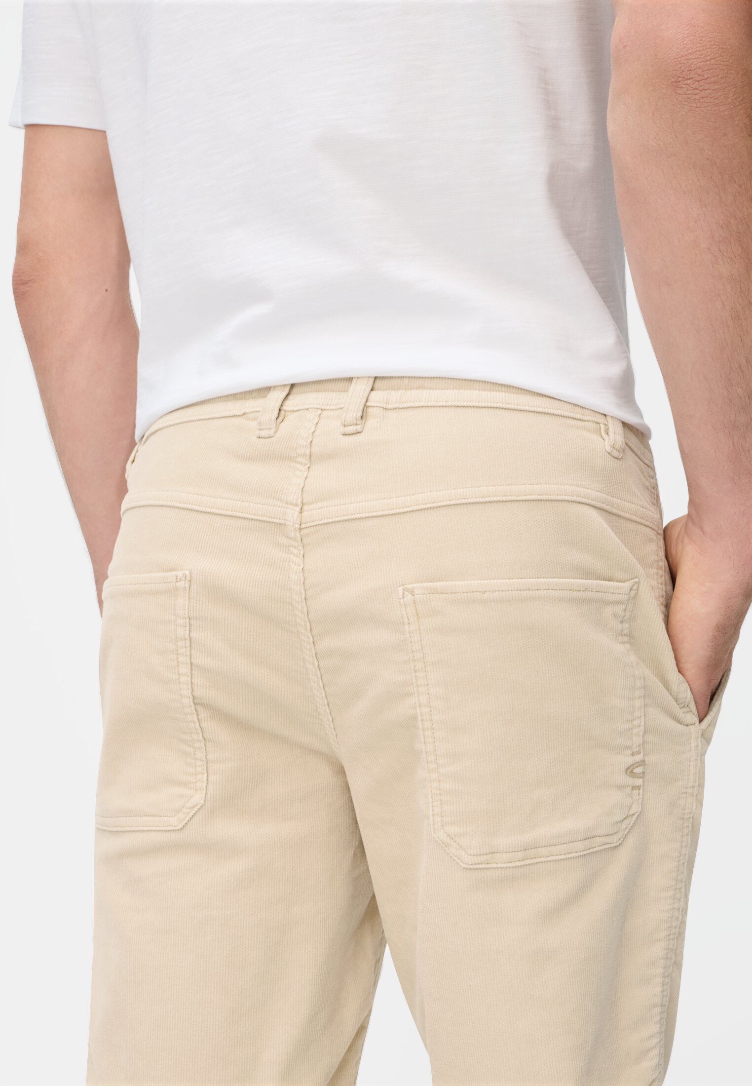 Men Relaxed fit shorts in cotton-polyester blend Oats worn back