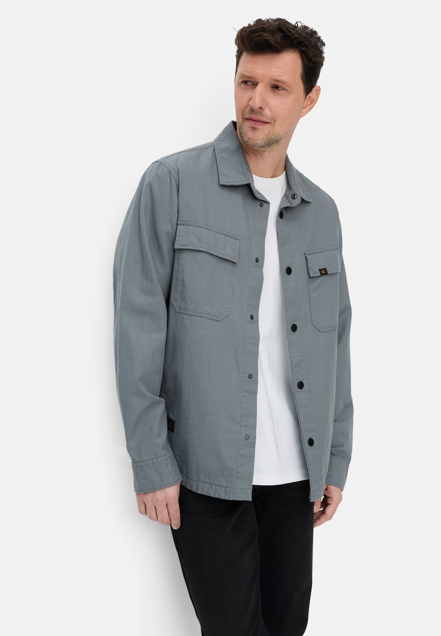 Herren Overshirt mit Taschen Sturmblau getragen emotional