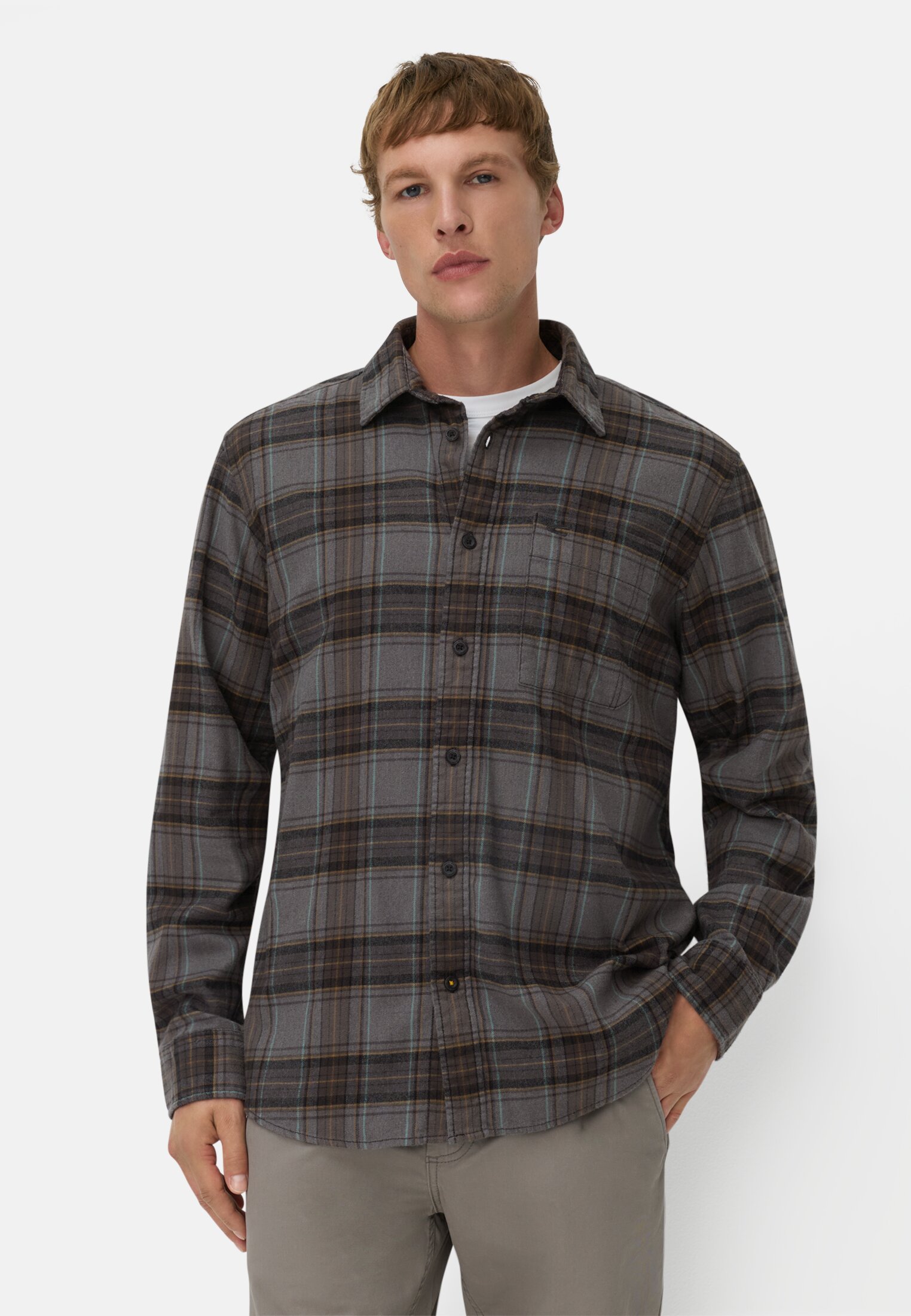 Herren fleXXXactive® Langarmhemd aus leichtem Flanell Dunkelbraun getragen vorn