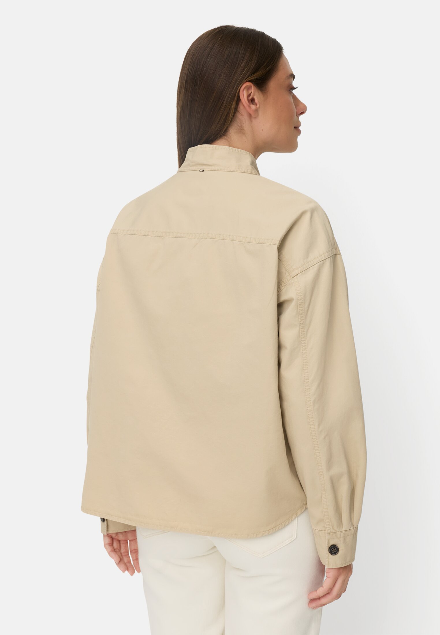 Vrouwen Blouse met lange mouwen en opstaande kraag Zand gedragen achter