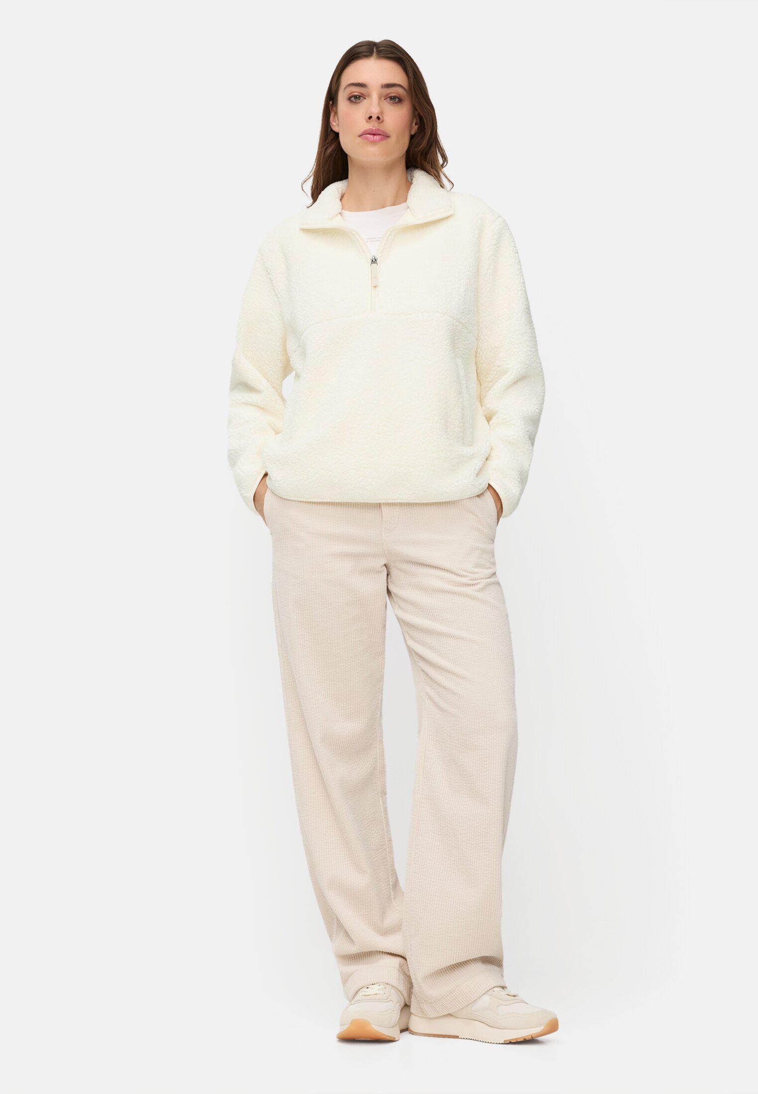 Damen Teddy Troyer Milchweiß getragen vorne Ganzkörper