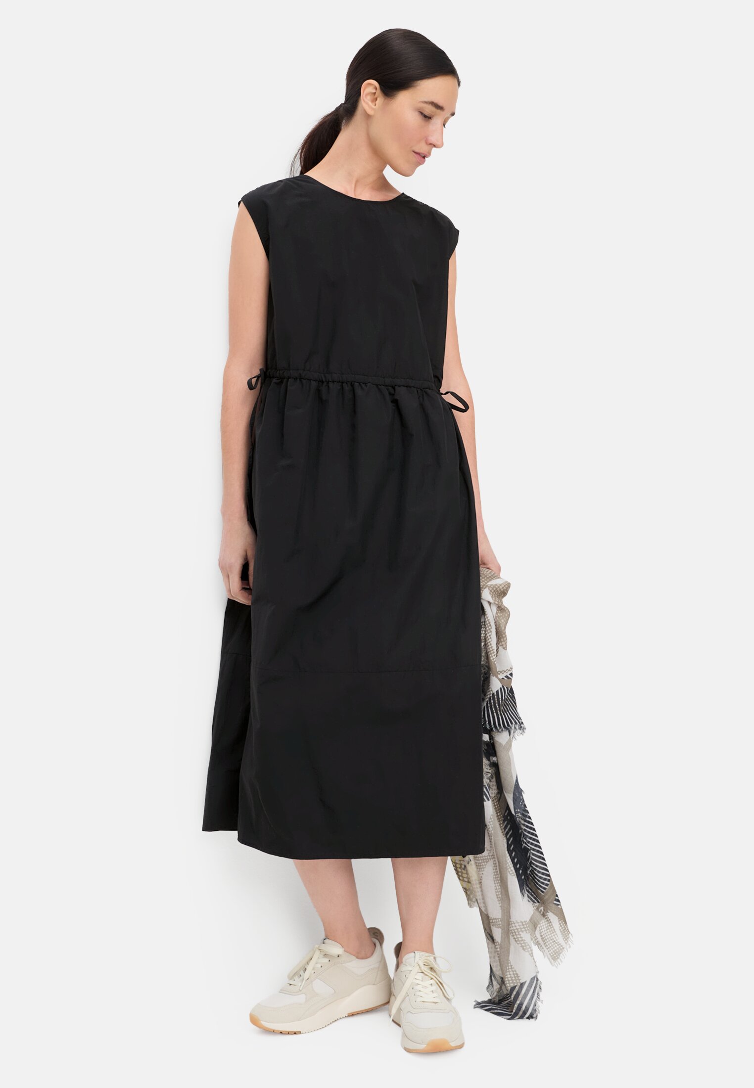 Women Dress with drawstring Caviar worn emotional