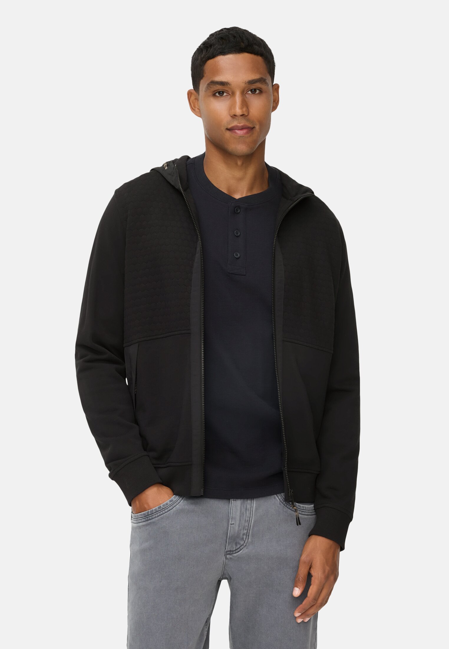 Herren Sweatjacke mit Kapuze Schwarz getragen vorn