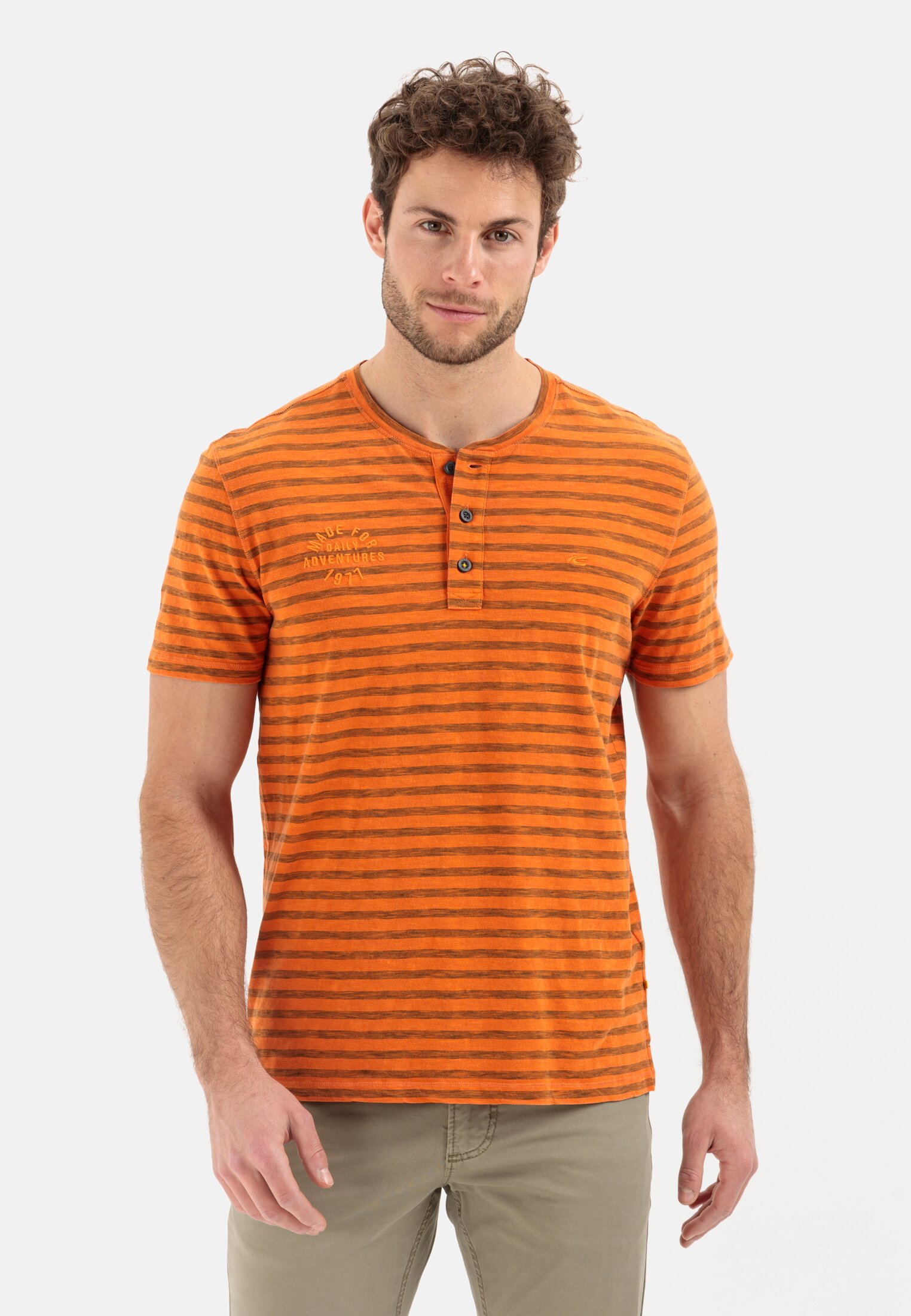 Men Henley shirt with striped pattern Orange worn front