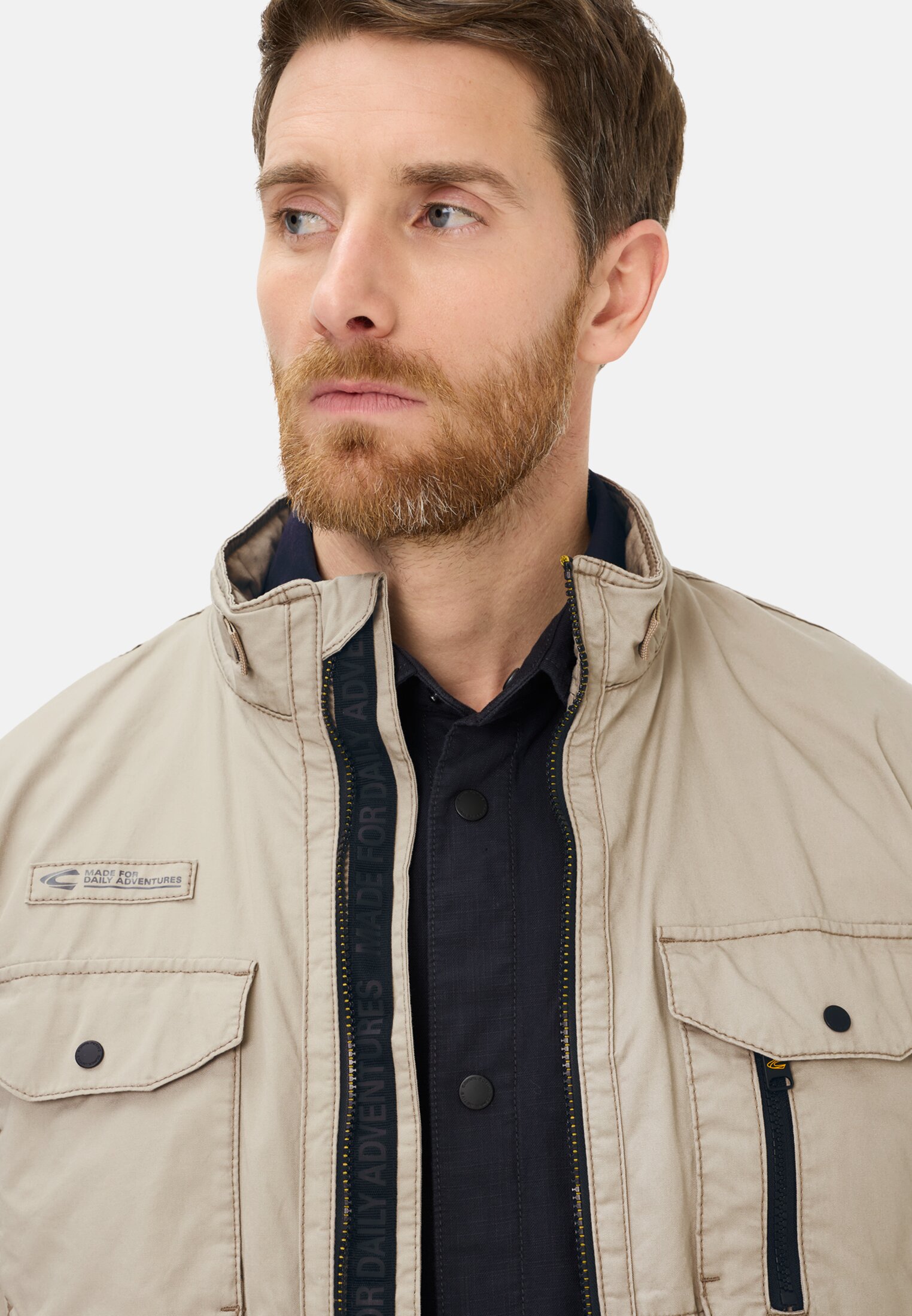 Heren Blouson met opstaande kraag Beige gedragen detail dichtbij