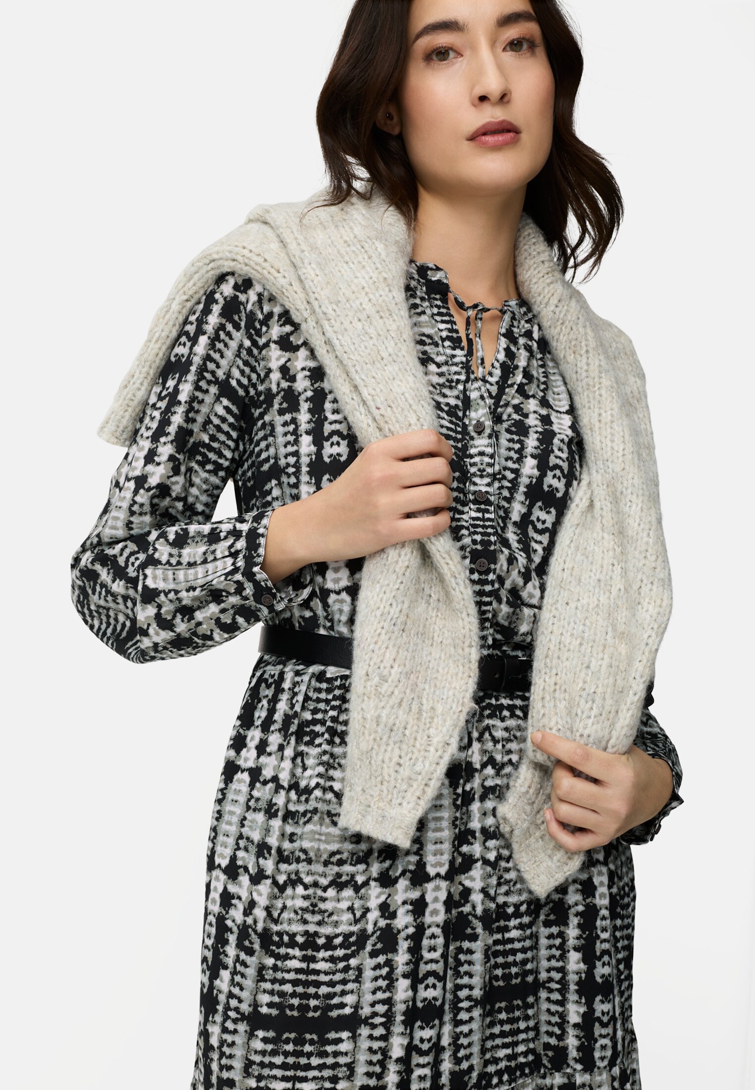 Women Long-sleeved dress made of pure viscose Caviar AOP worn emotional