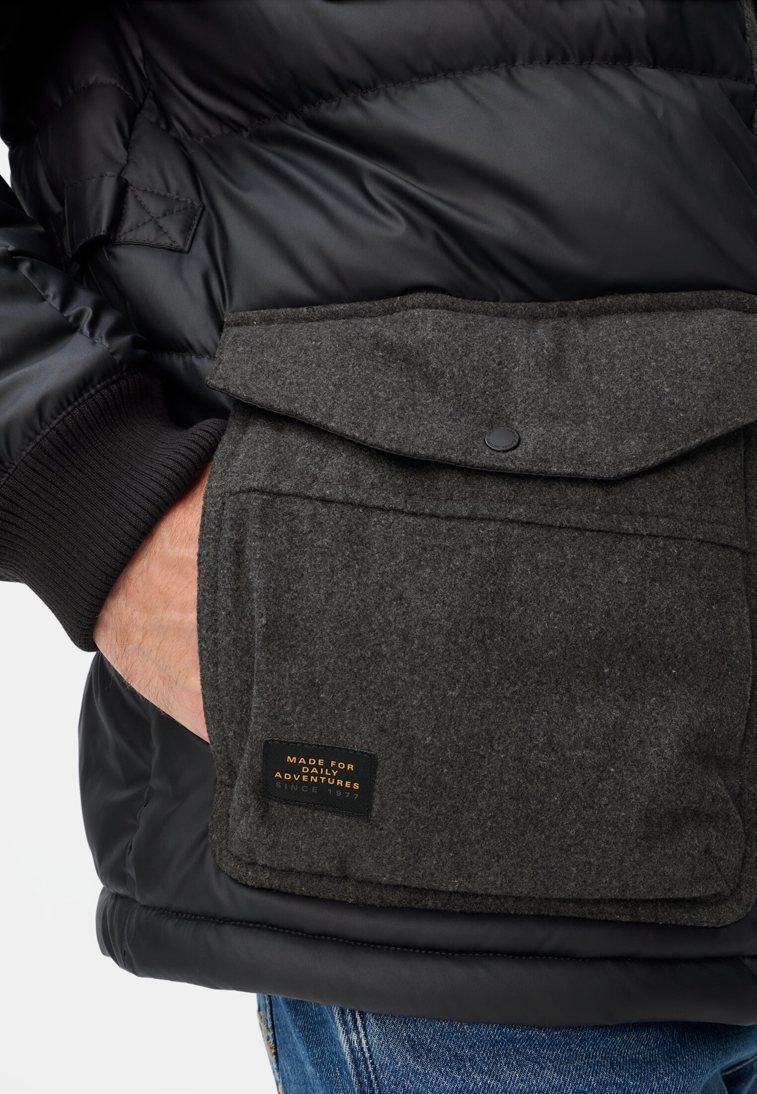 Men Field jacket with removable teddy lining Navy Blue worn detail close