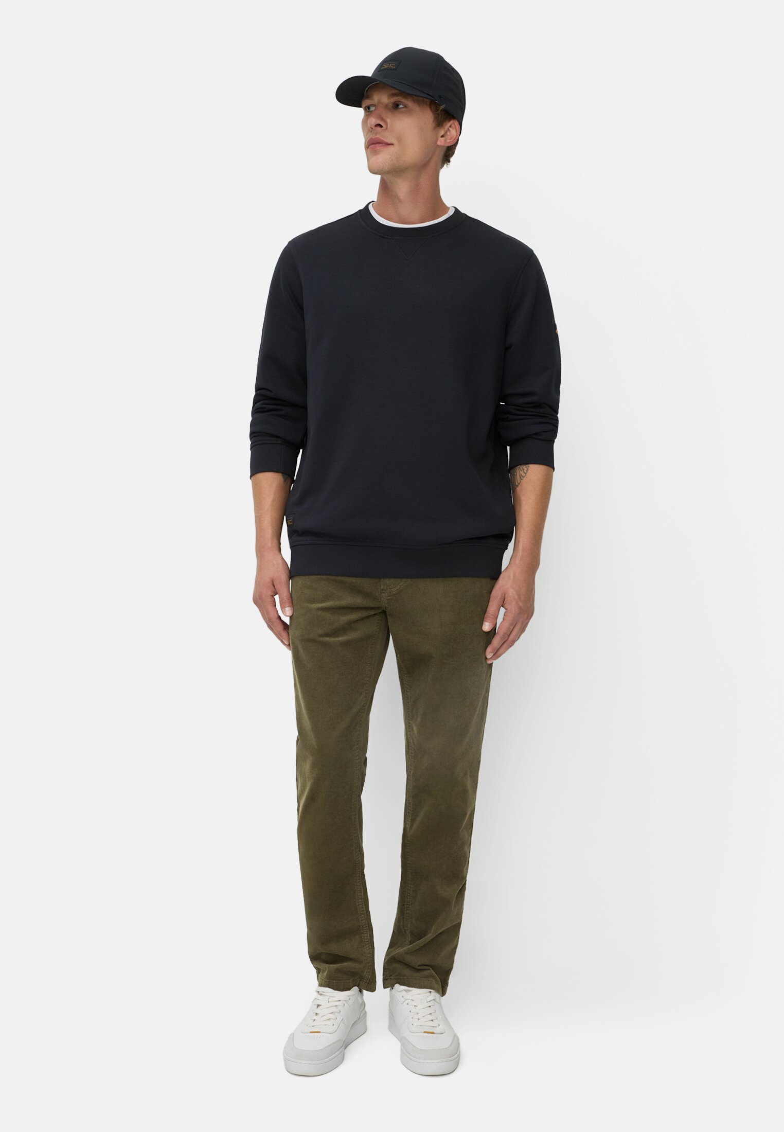 Herren 5-Pkt Regular Fit Hose aus Baumwollmix Waldgrün getragen vorne Ganzkörper