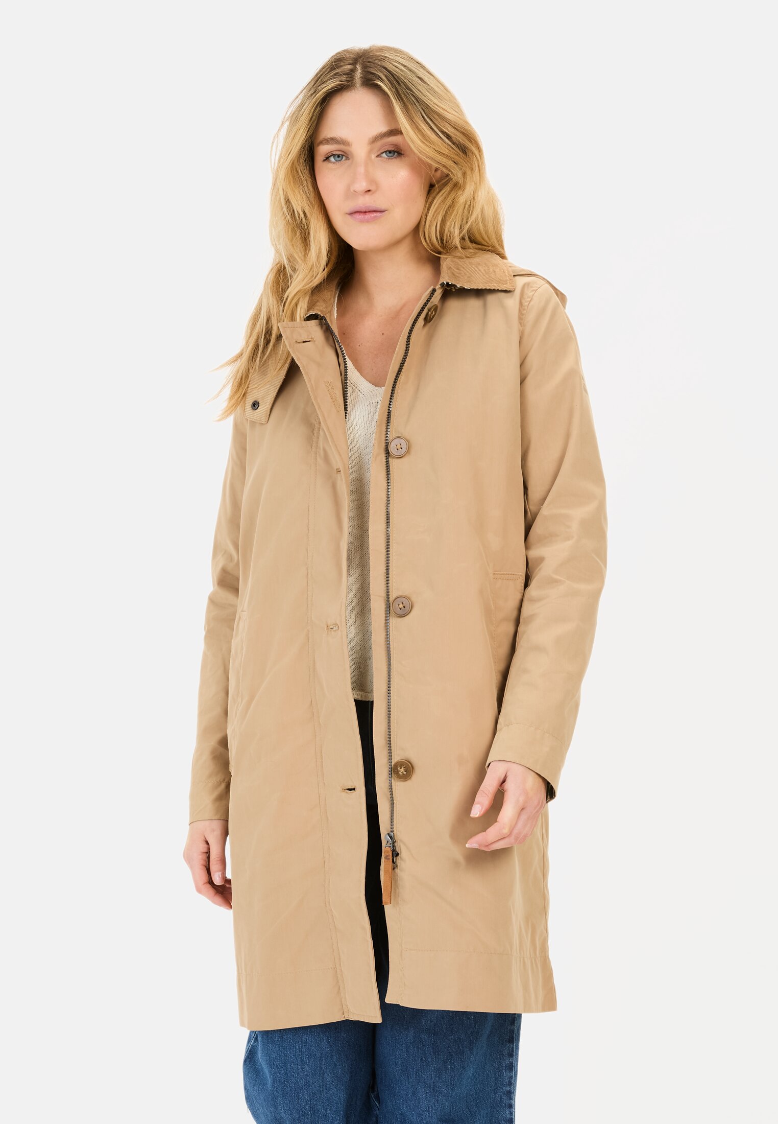 Women Trench coat made from waxed cotton Caramel worn front