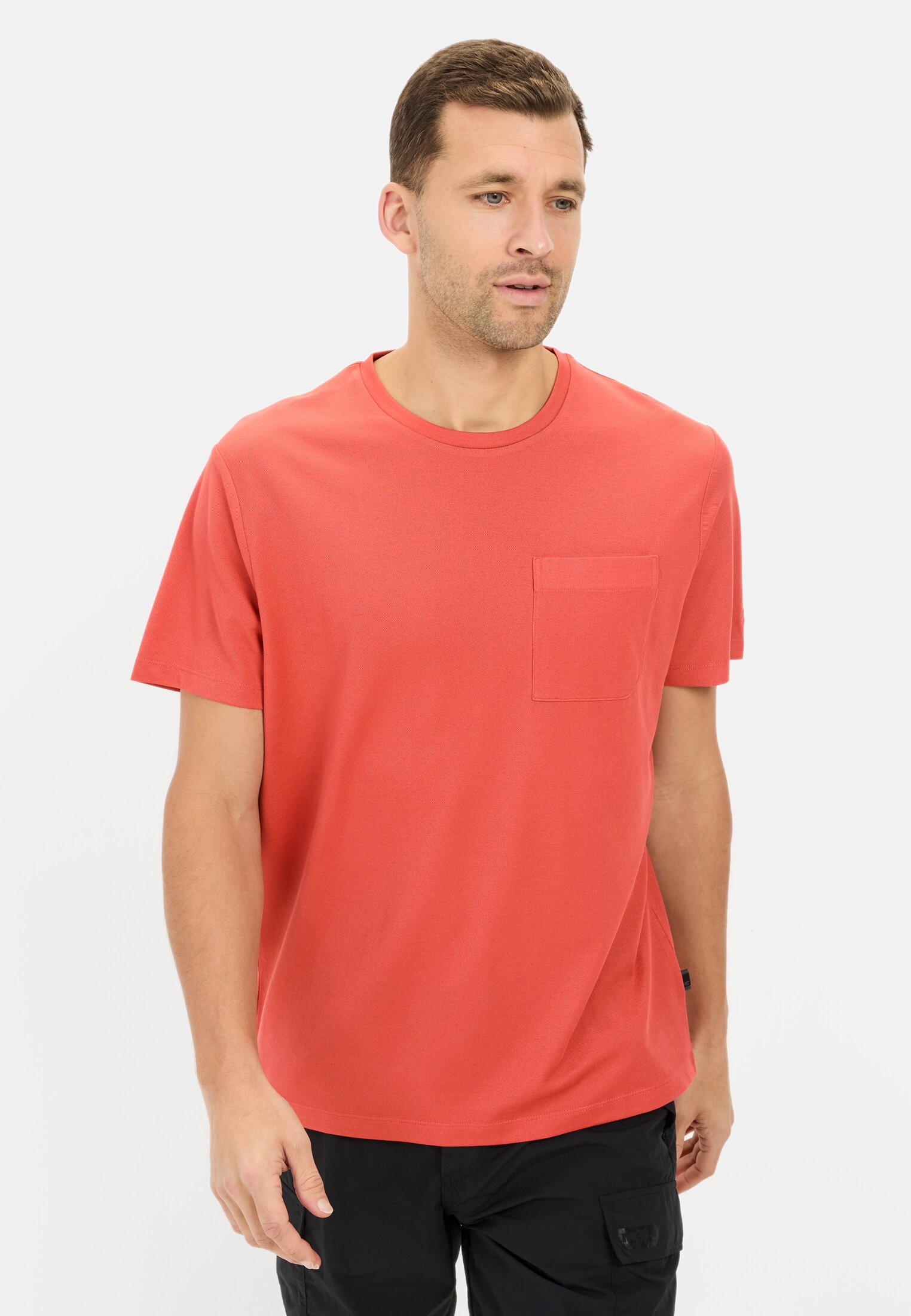 Men T-Shirt with chest pocket Red worn front