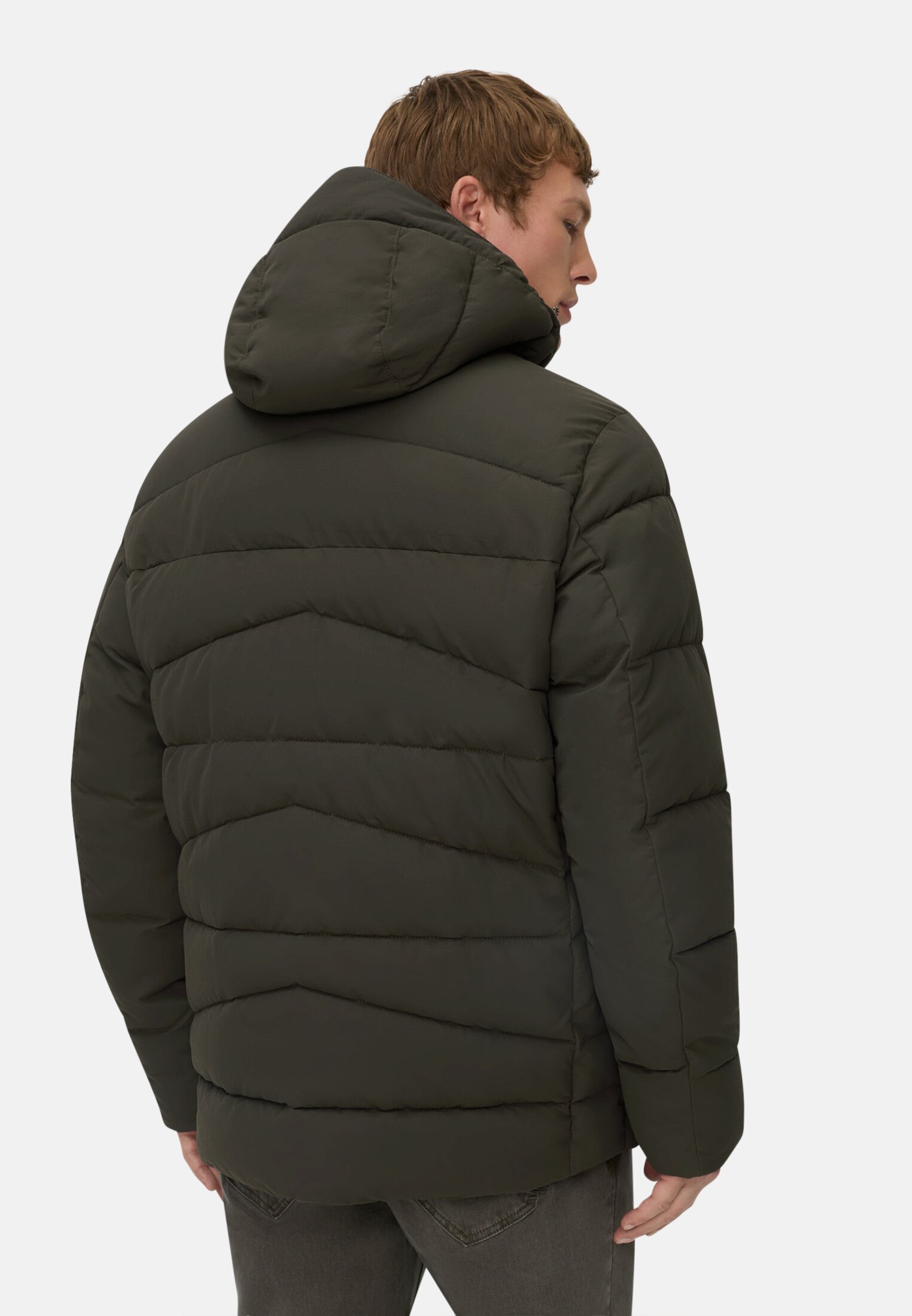 Herren Winterjacke mit abnehmbarer Kapuze Dunkelbraun getragen hinten