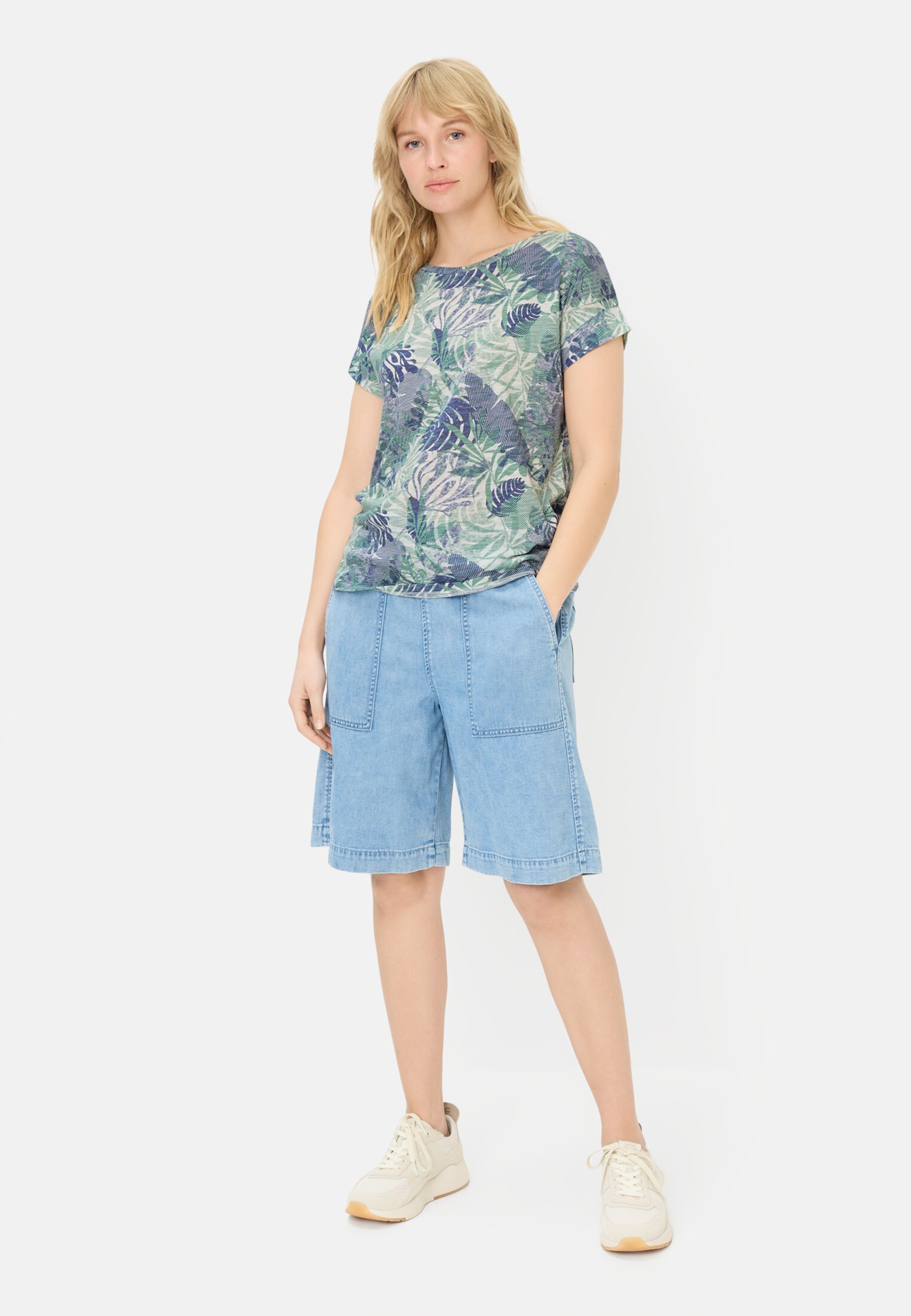 Women T-Shirt with crew neck Jade AOP worn front full body