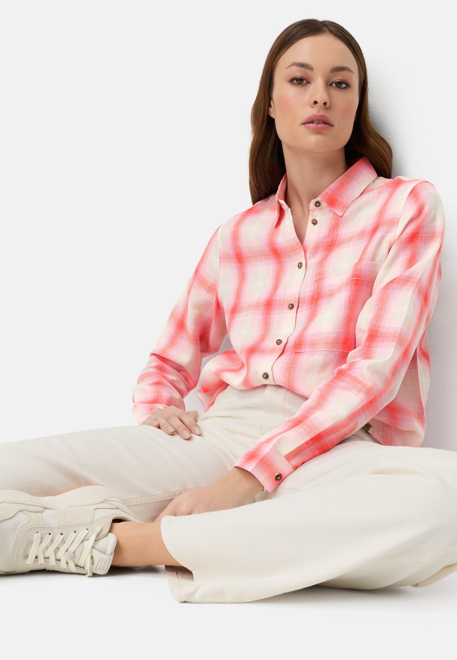 Damen Karierte Bluse mit Knopfleiste Pink getragen emotional