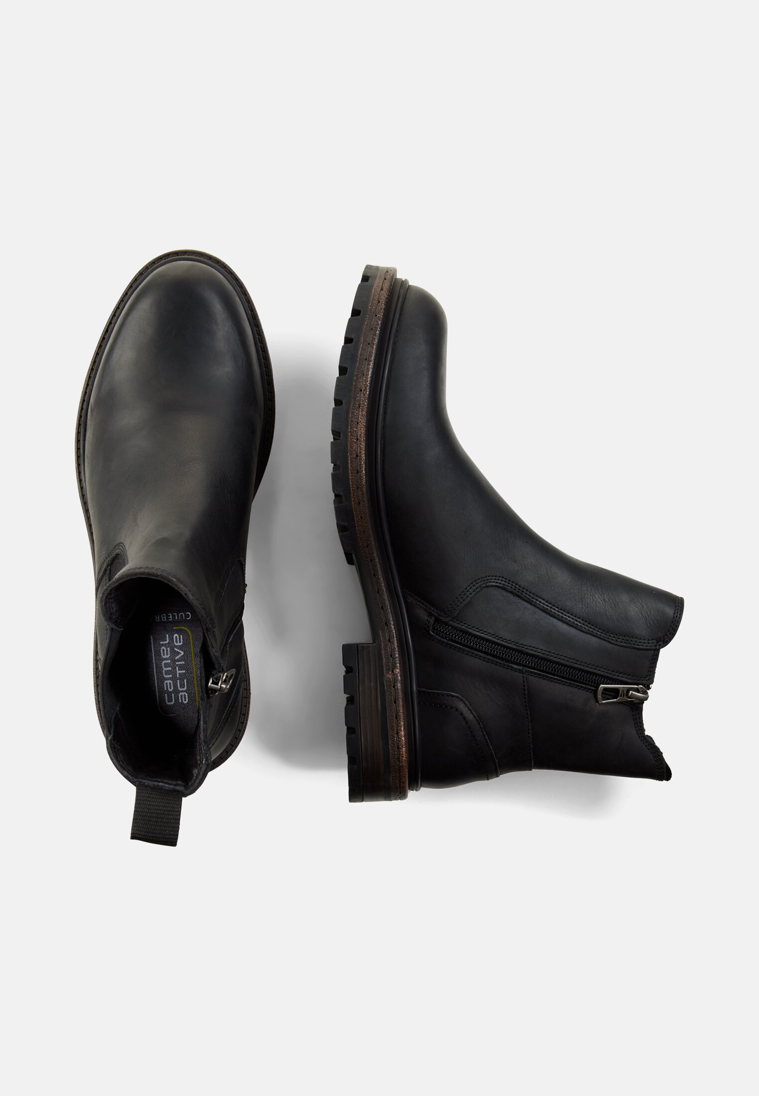 Men Chelsea boot made of real leather Black frontal top